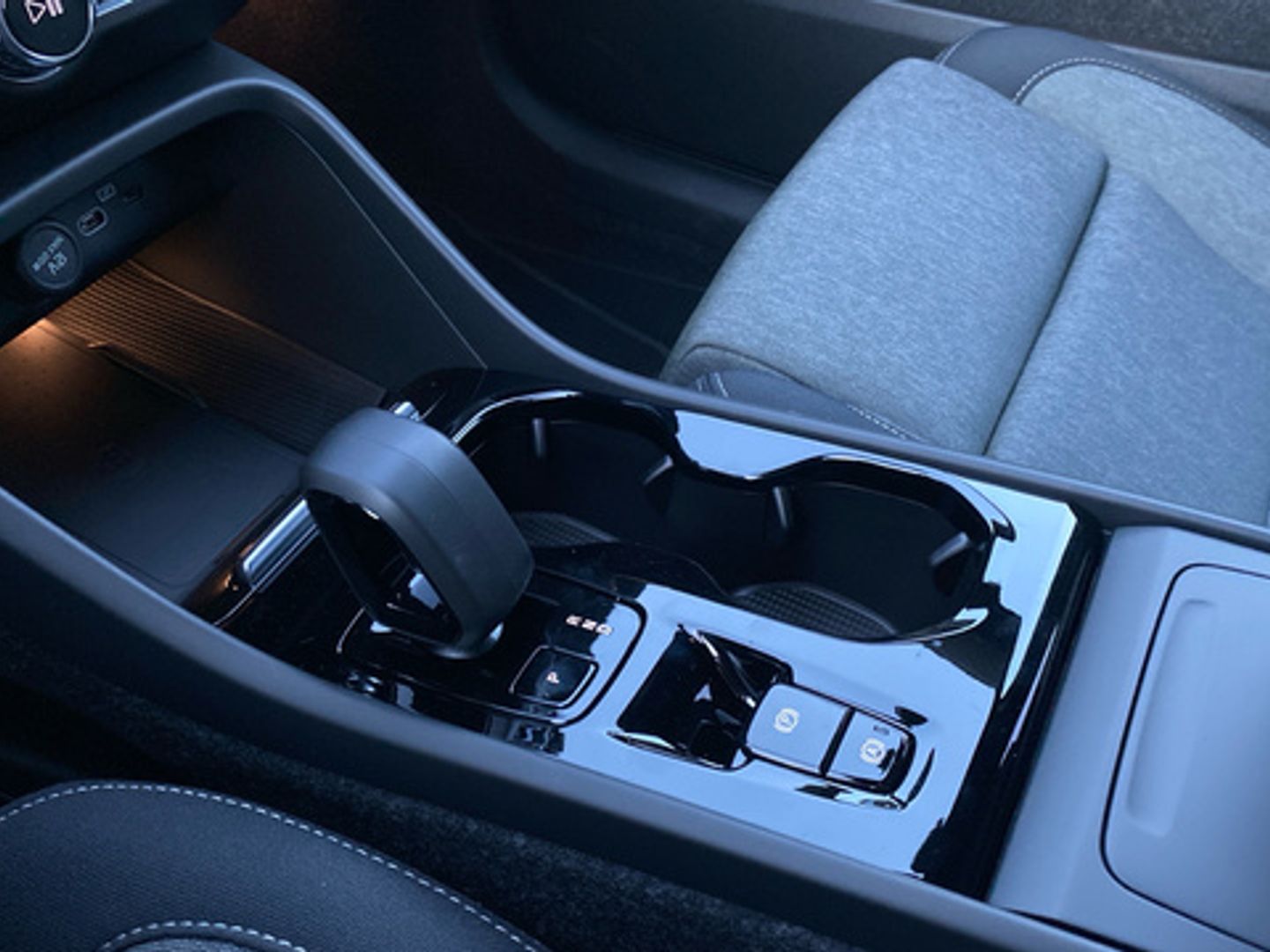 Volvo XC40 B3 G Plus Dark Auto 120 kW (163 CV)