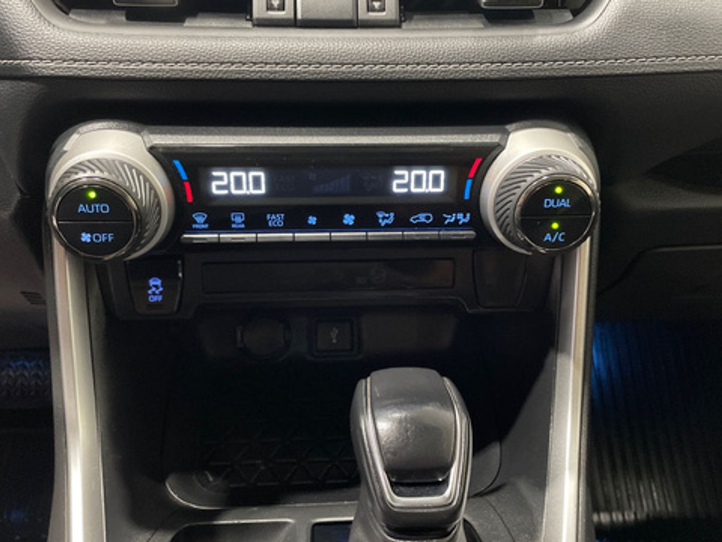 Toyota Rav4 2.5l hybrid Advance 4WD 163 kW (222 CV)