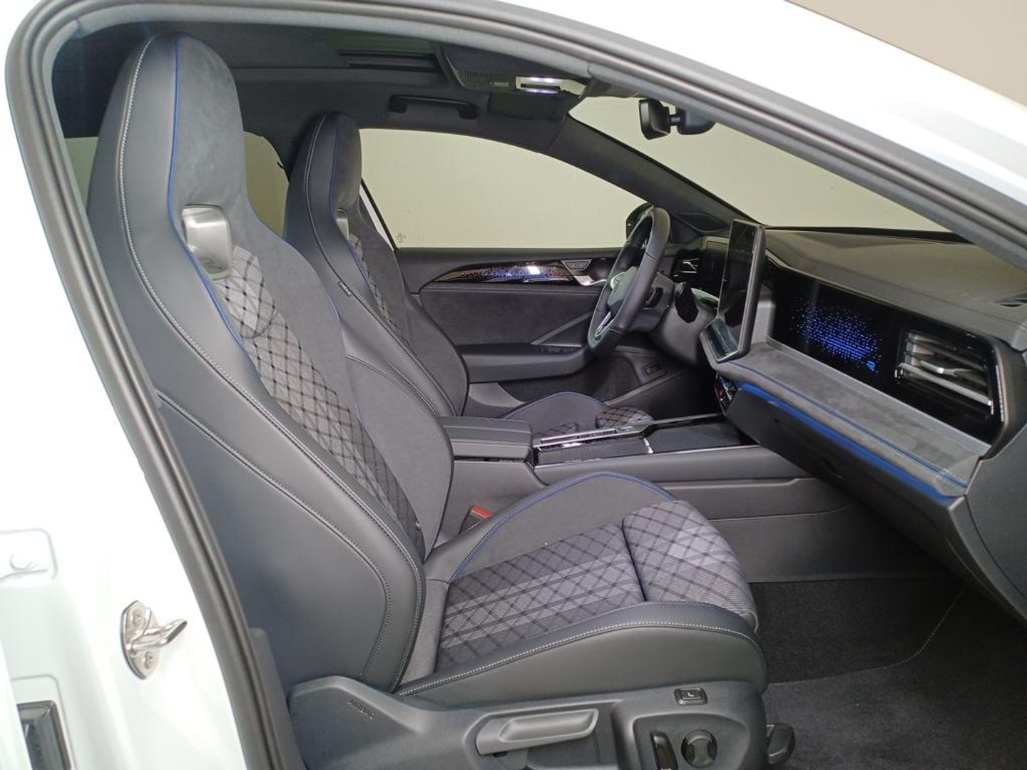 Volkswagen Passat Variant R-Line 1.5 eTSI 110 kW (150 CV) DSG