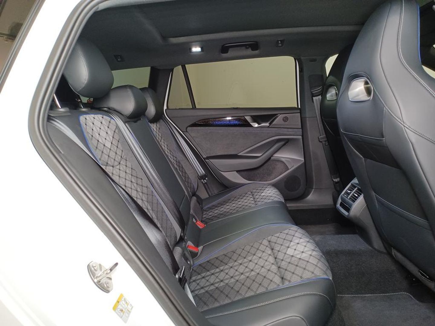 Volkswagen Passat Variant R-Line 1.5 eTSI 110 kW (150 CV) DSG