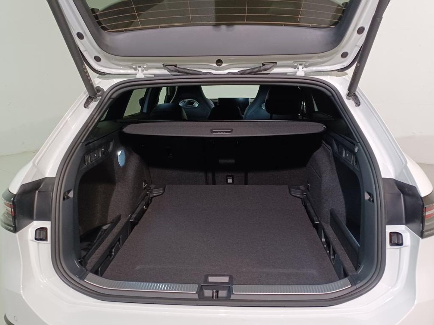 Volkswagen Passat Variant R-Line 1.5 eTSI 110 kW (150 CV) DSG
