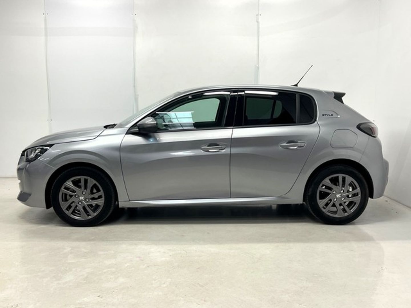 Peugeot 208 PureTech 100 Style 75 kW (100 CV)