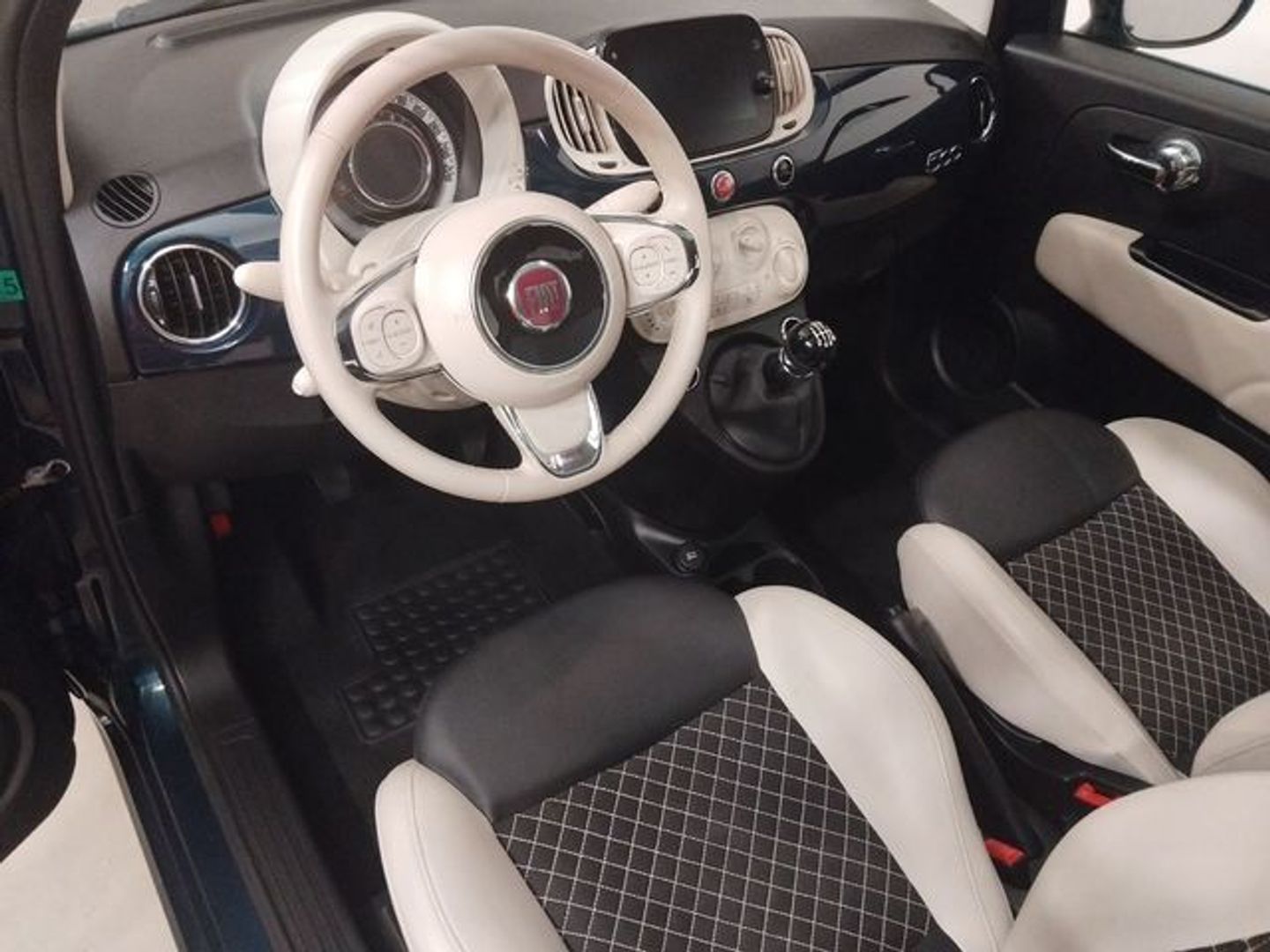 Fiat 500 1.0 Hybrid Dolcevita 51 kW (70 CV)