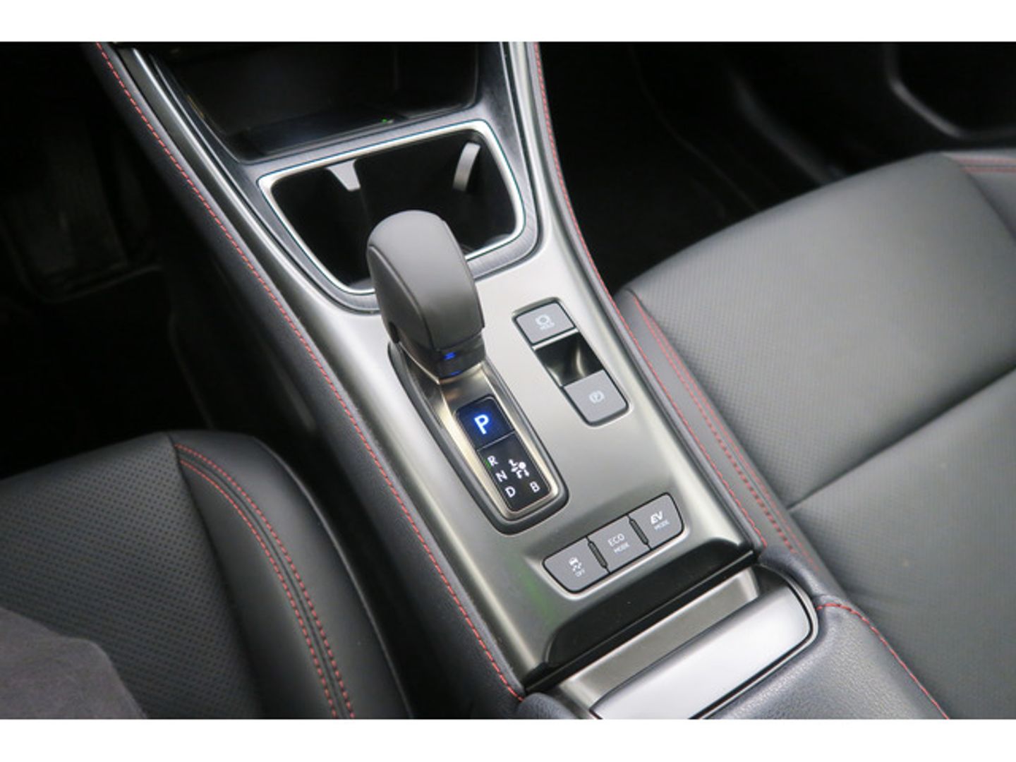 Lexus LBX 1.5 HEV Elegant Plus Black 100 kW (136 CV)