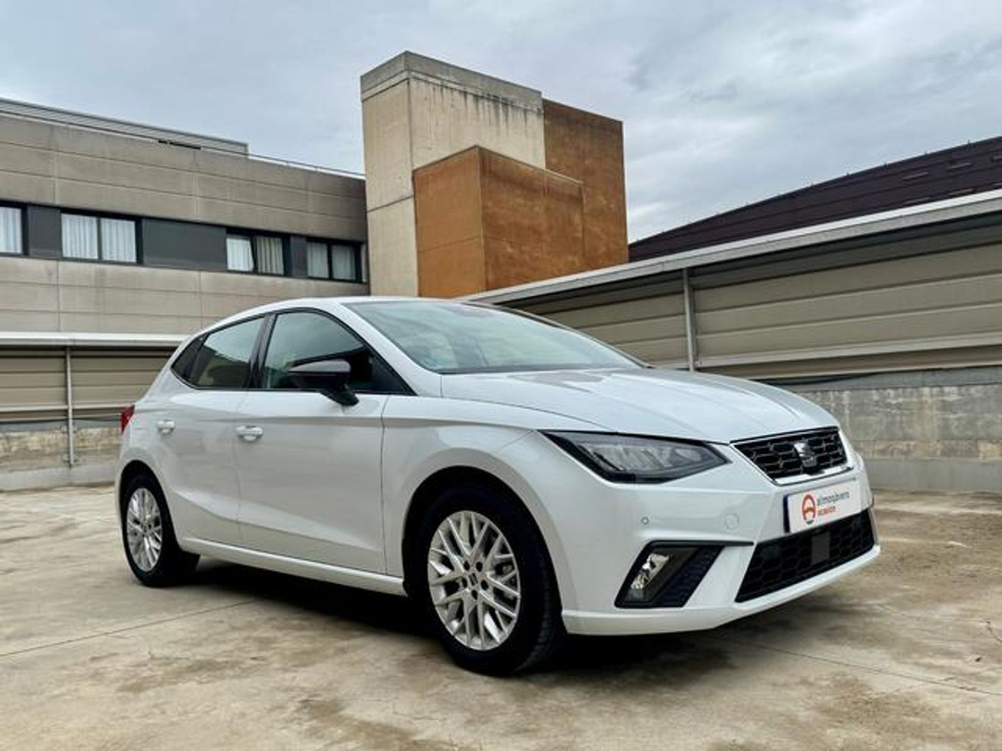 SEAT Ibiza 1.0 TSI FR XM 85 kW (115 CV) Blanco Sedan