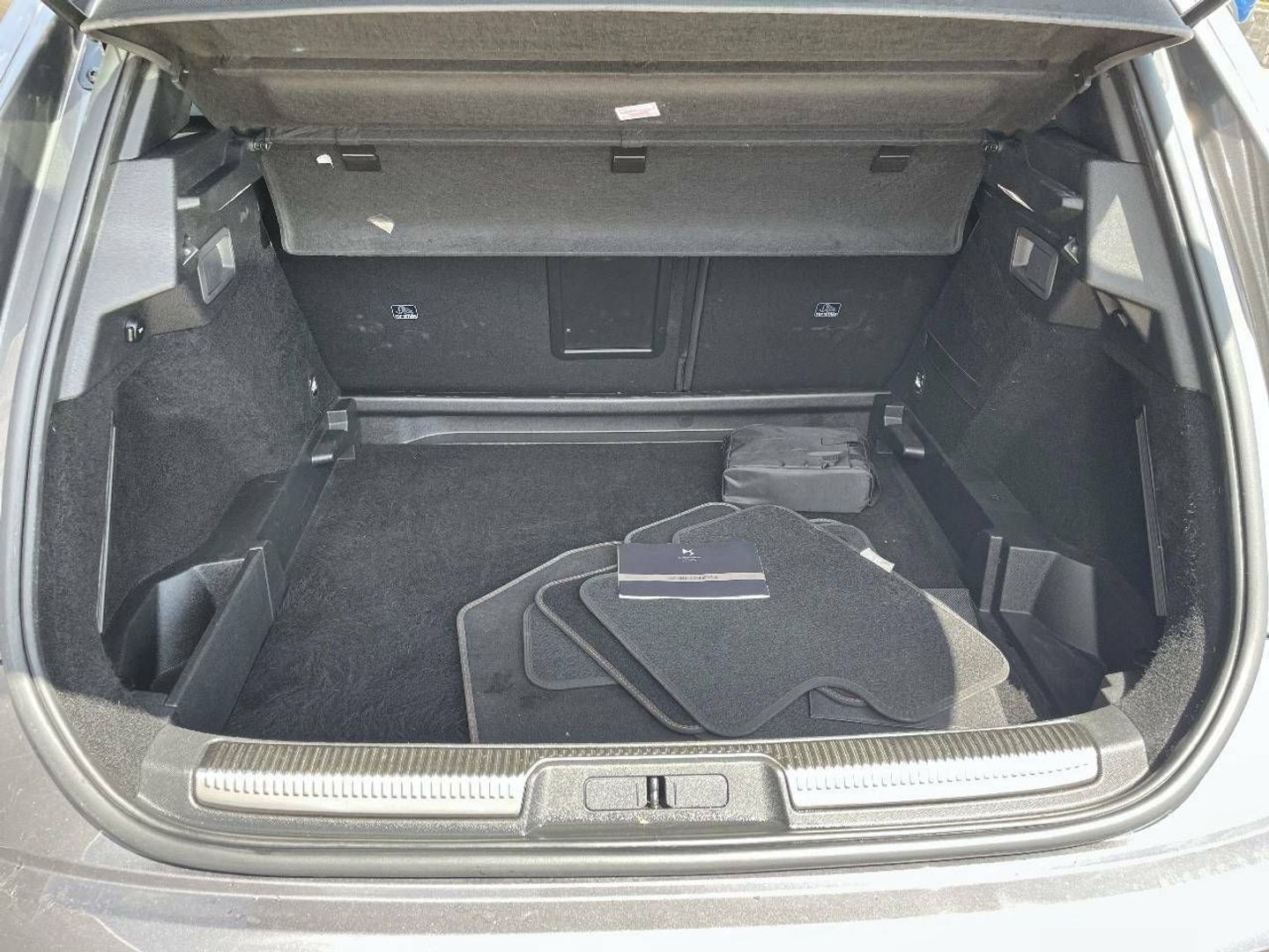 DS DS7 Crossback BlueHDi 130 DE Performance Line AT 96 kW (130 CV)
