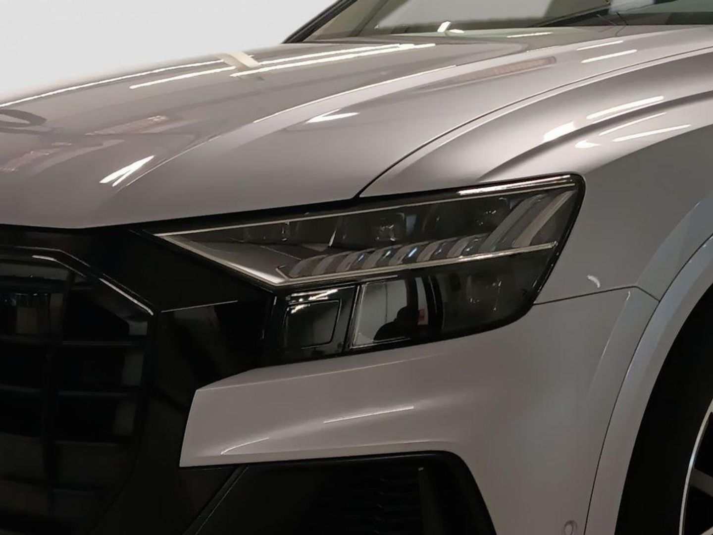Audi Q8 Black Line Plus 50 TDI quattro 210 kW (286 CV) tiptronic Gris Plata All Terrain / Pick-up