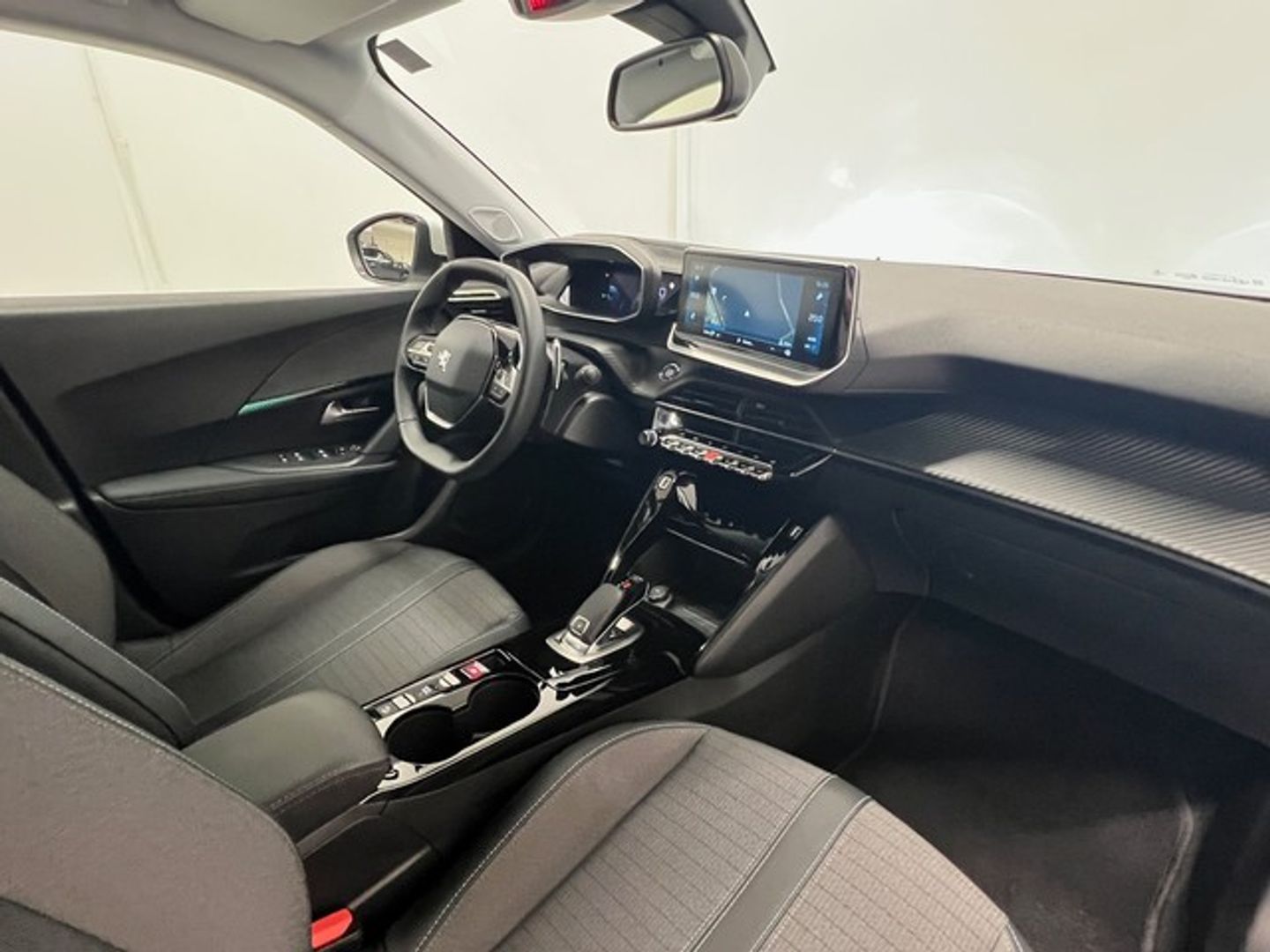 Peugeot 2008 PureTech 130 S&S Allure Pack EAT8 96 kW (130 CV)