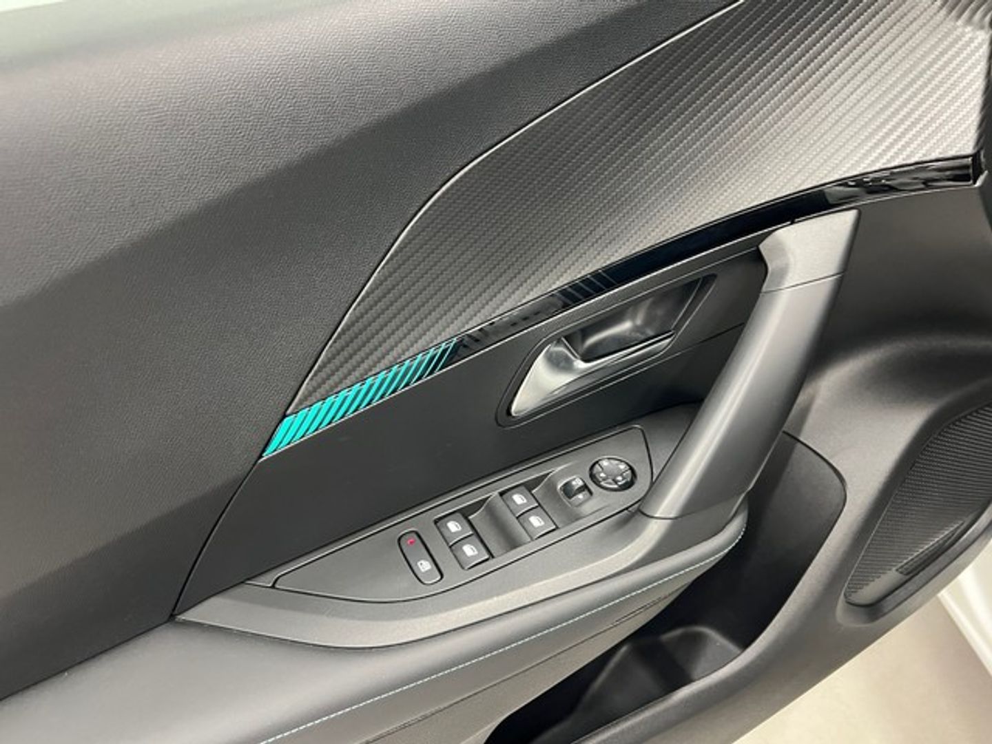 Peugeot 2008 PureTech 130 S&S Allure Pack EAT8 96 kW (130 CV)