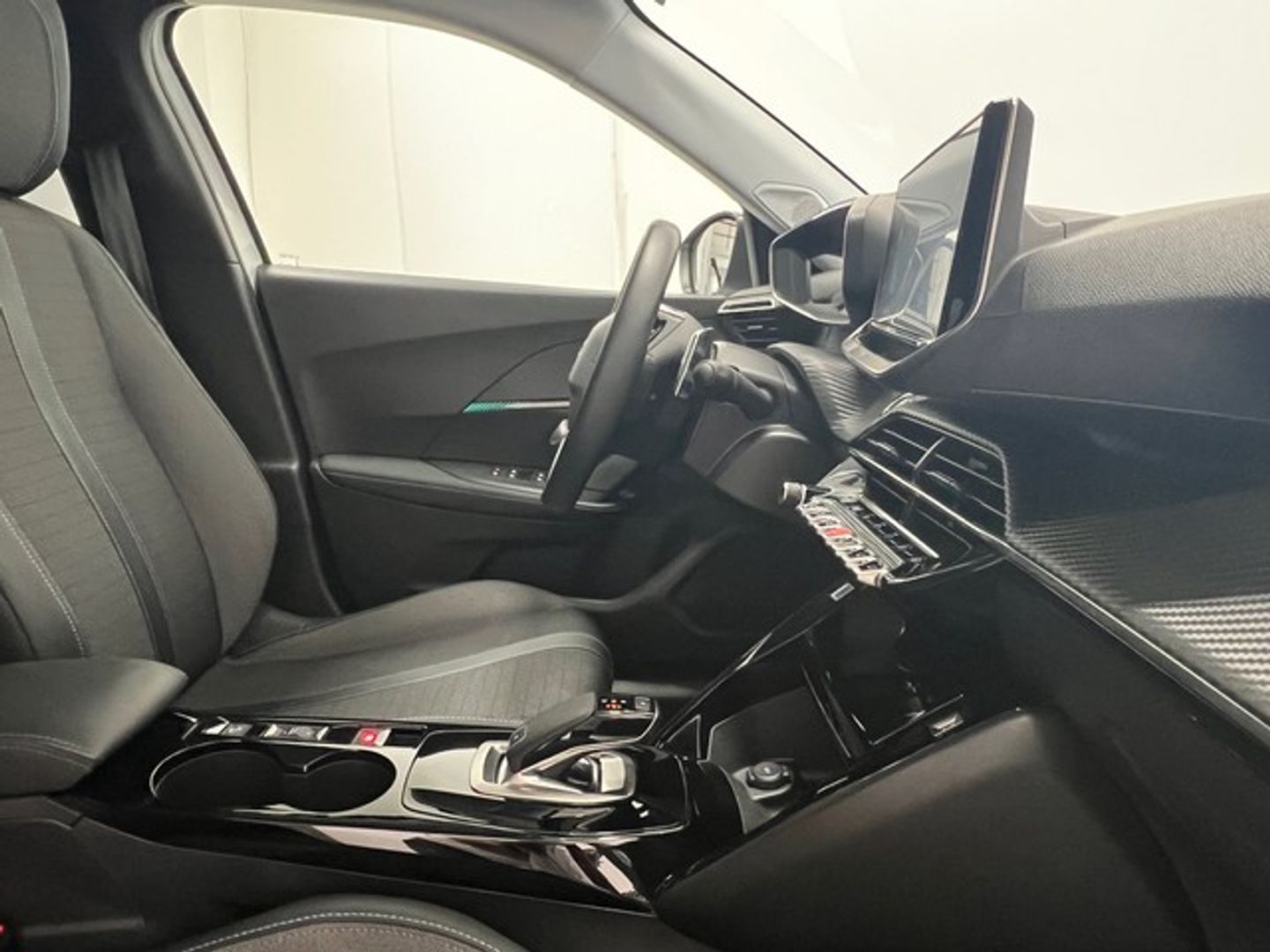 Peugeot 2008 PureTech 130 S&S Allure Pack EAT8 96 kW (130 CV)