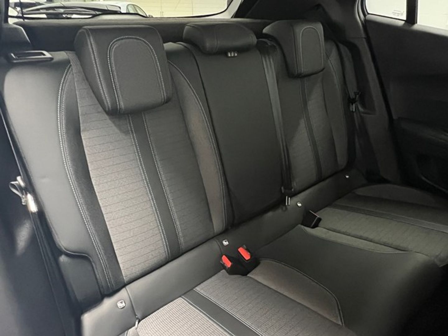 Peugeot 2008 PureTech 130 S&S Allure Pack EAT8 96 kW (130 CV)