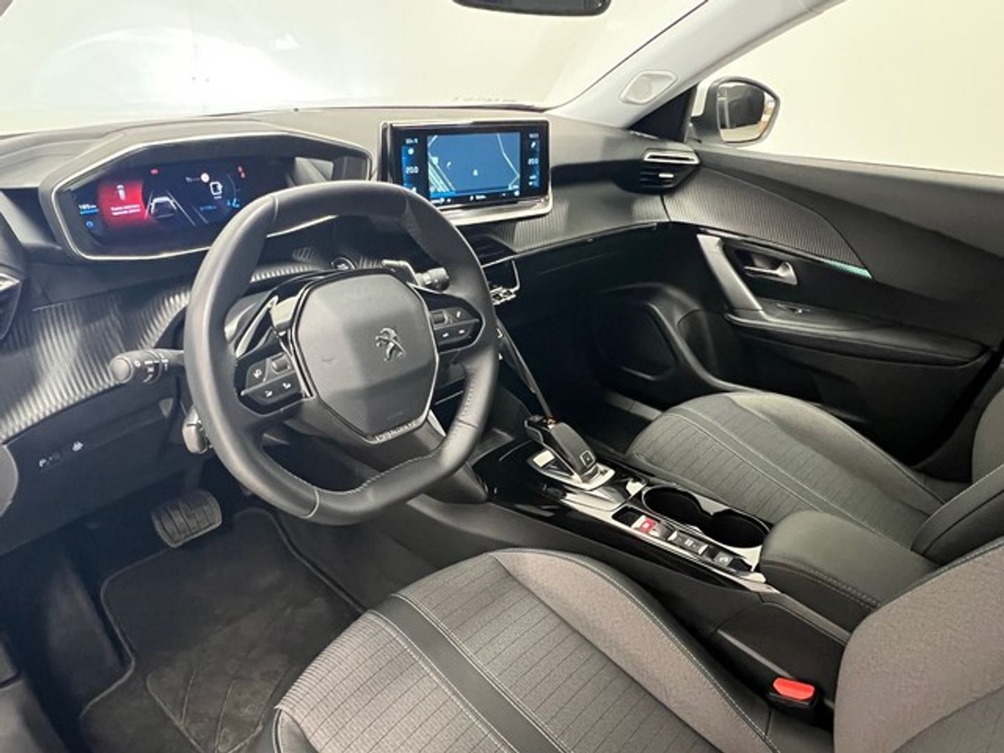 Peugeot 2008 PureTech 130 S&S Allure Pack EAT8 96 kW (130 CV)