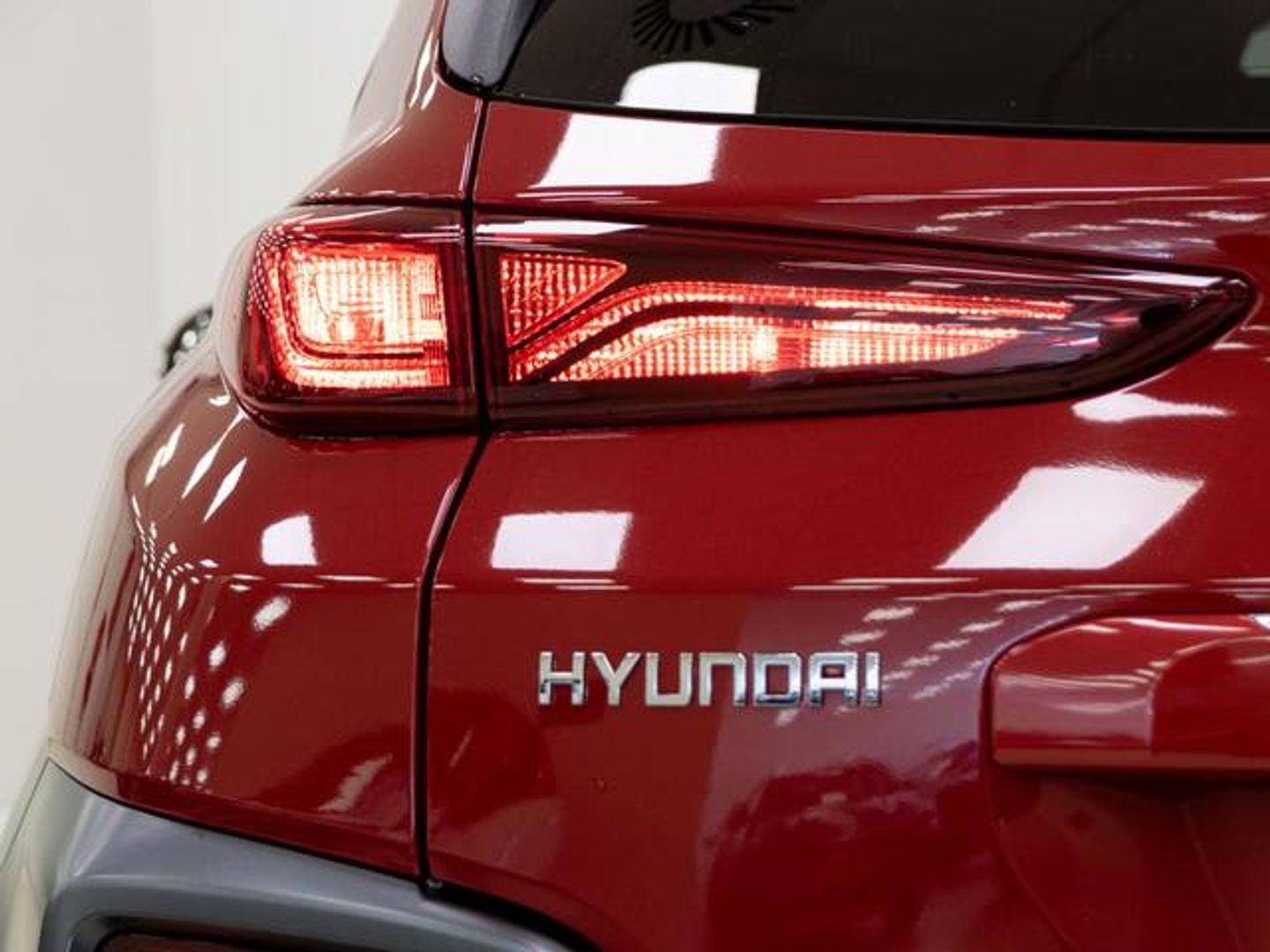 Hyundai Kona 1.6 GDI HEV Tecno Red DCT 104 kW (141 CV)