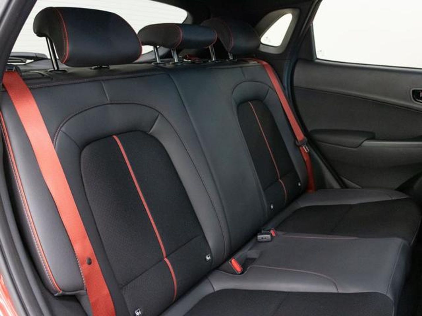 Hyundai Kona 1.6 GDI HEV Tecno Red DCT 104 kW (141 CV)