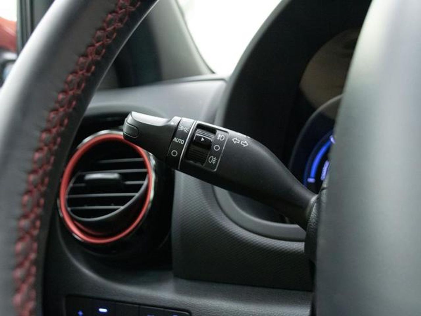 Hyundai Kona 1.6 GDI HEV Tecno Red DCT 104 kW (141 CV)