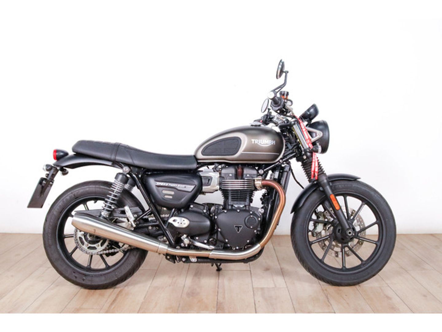 Triumph Speed Twin 900 Marrón Motorcycle