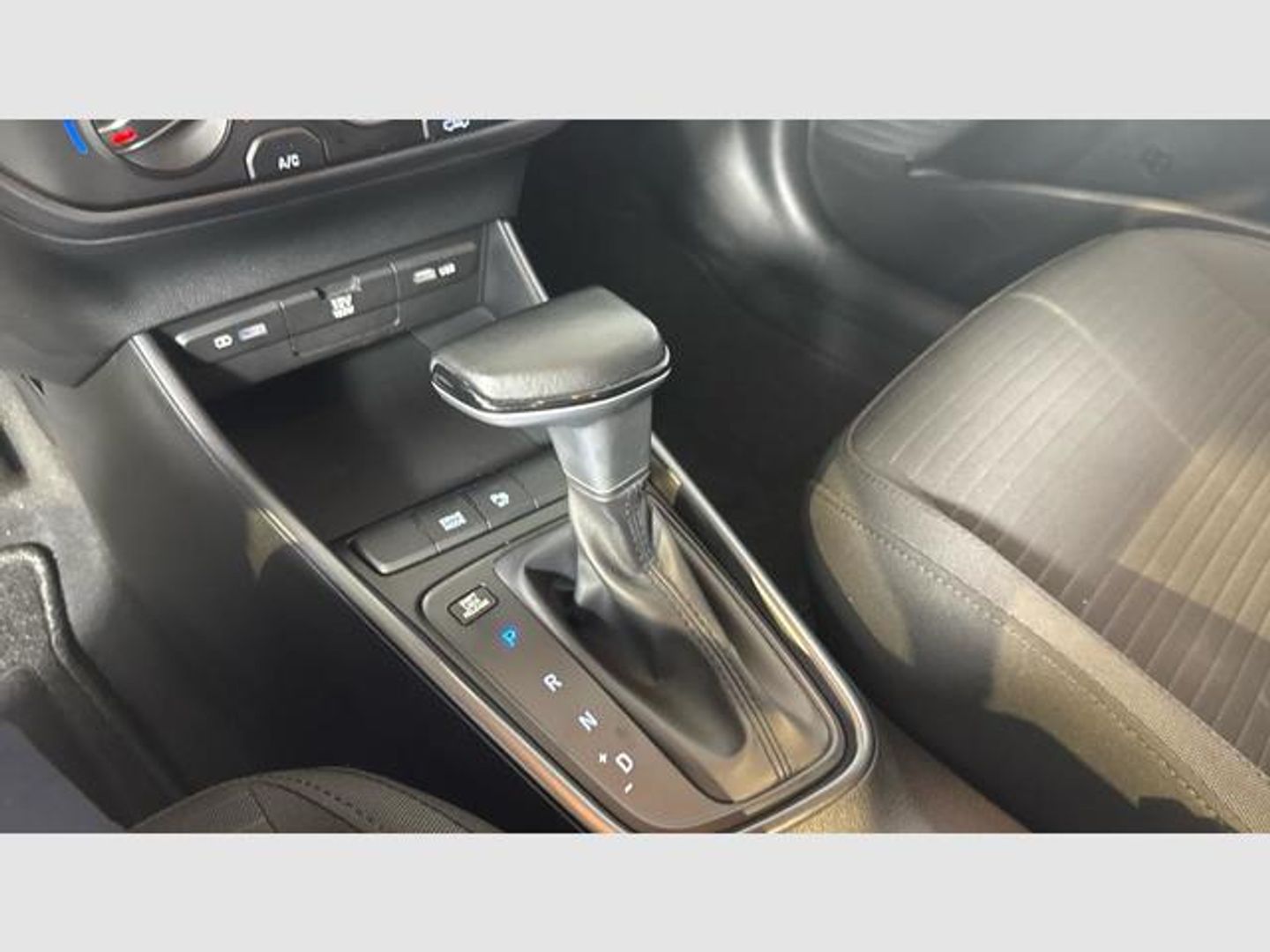 Hyundai i20 1.0 TGDI SLX DCT 74 kW (100 CV)