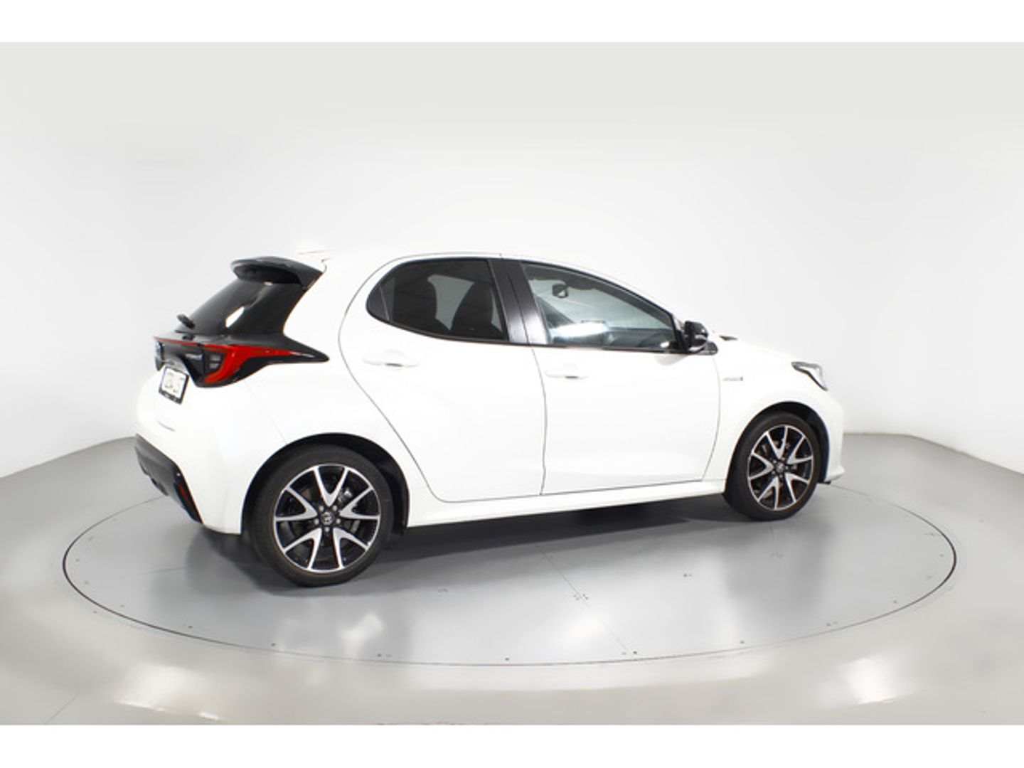 Toyota Yaris 120H Style 85 kW (116 CV)