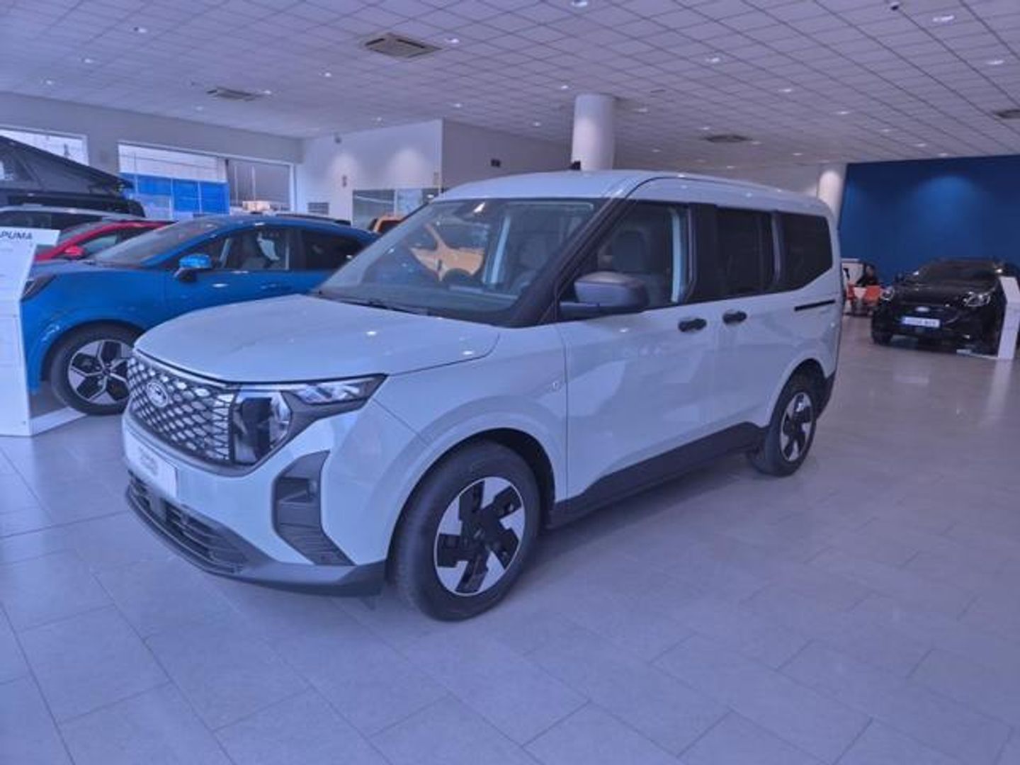 Ford Tourneo Courier BEV 43,5kWh Trend Auto 100 kW (136 CV)