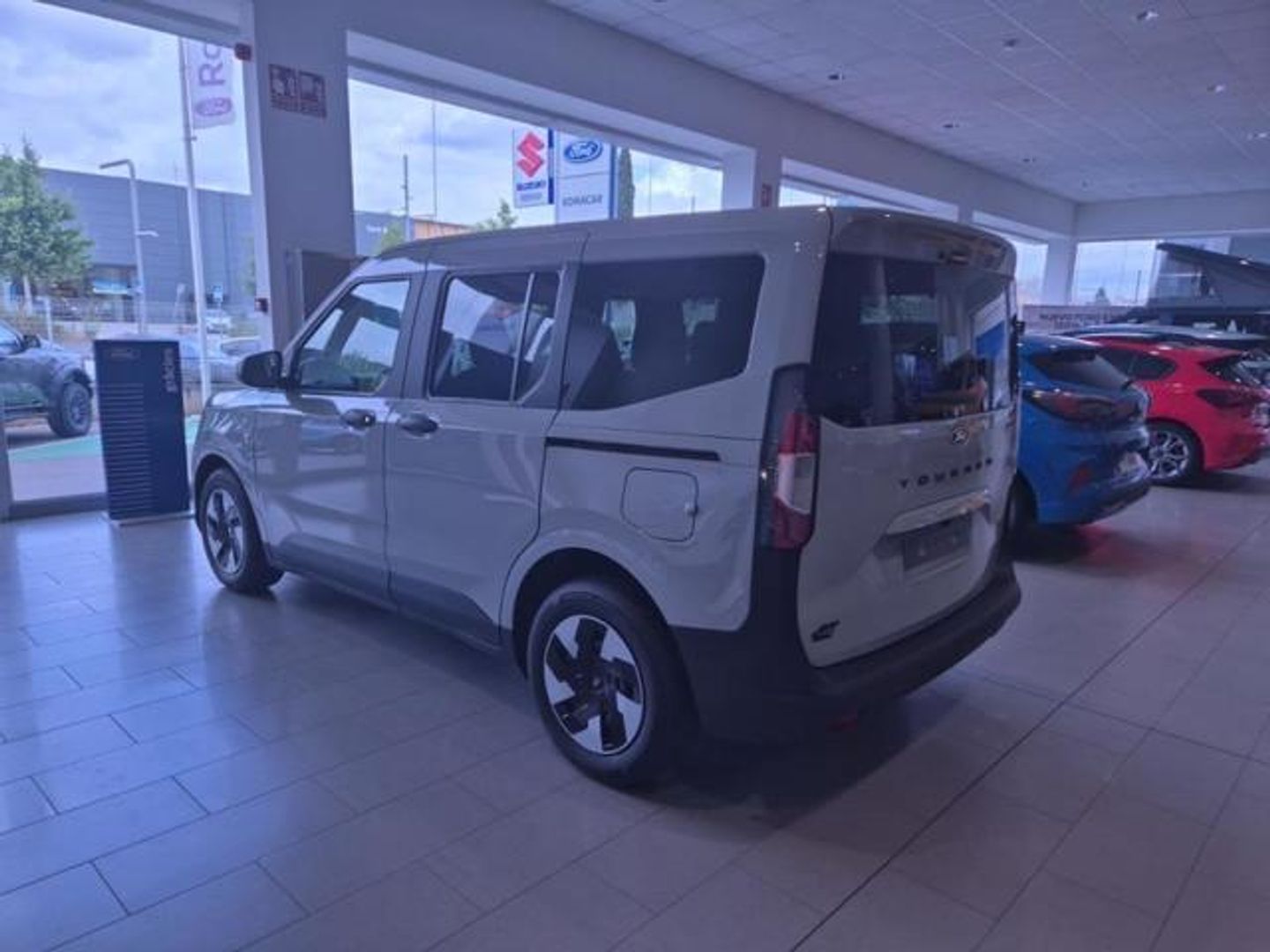 Ford Tourneo Courier BEV 43,5kWh Trend Auto 100 kW (136 CV)