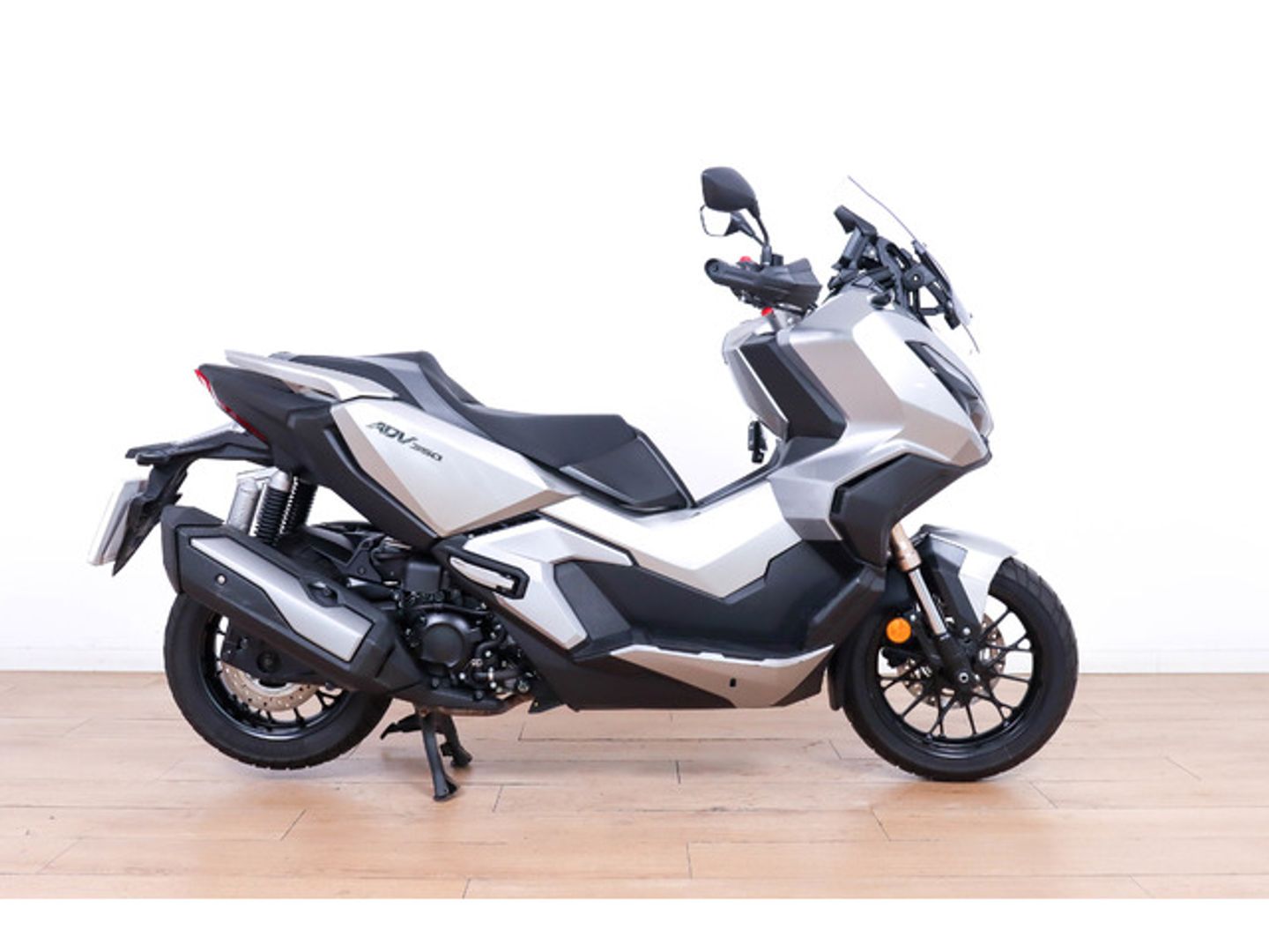 Honda ADV350 Gris Plata Motorcycle