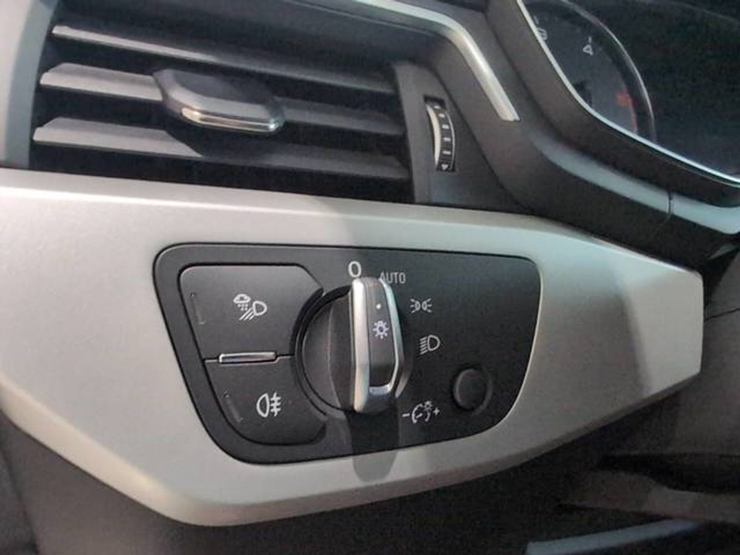 Audi A4 Advanced 30 TDI 100 kW (136 CV) S tronic