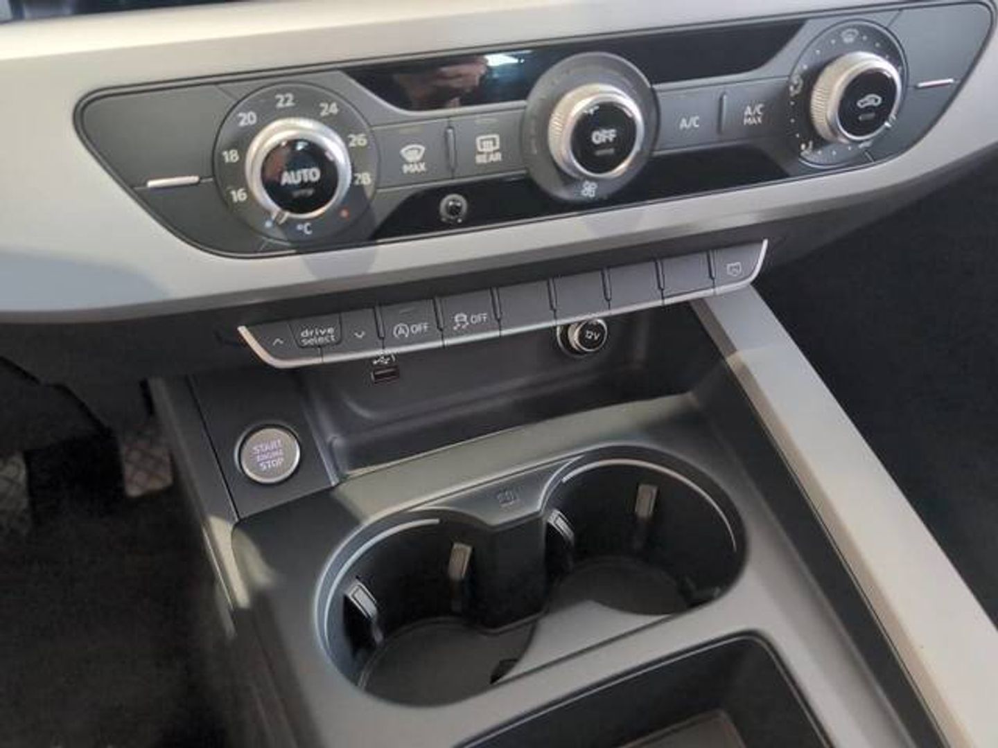 Audi A4 Advanced 30 TDI 100 kW (136 CV) S tronic