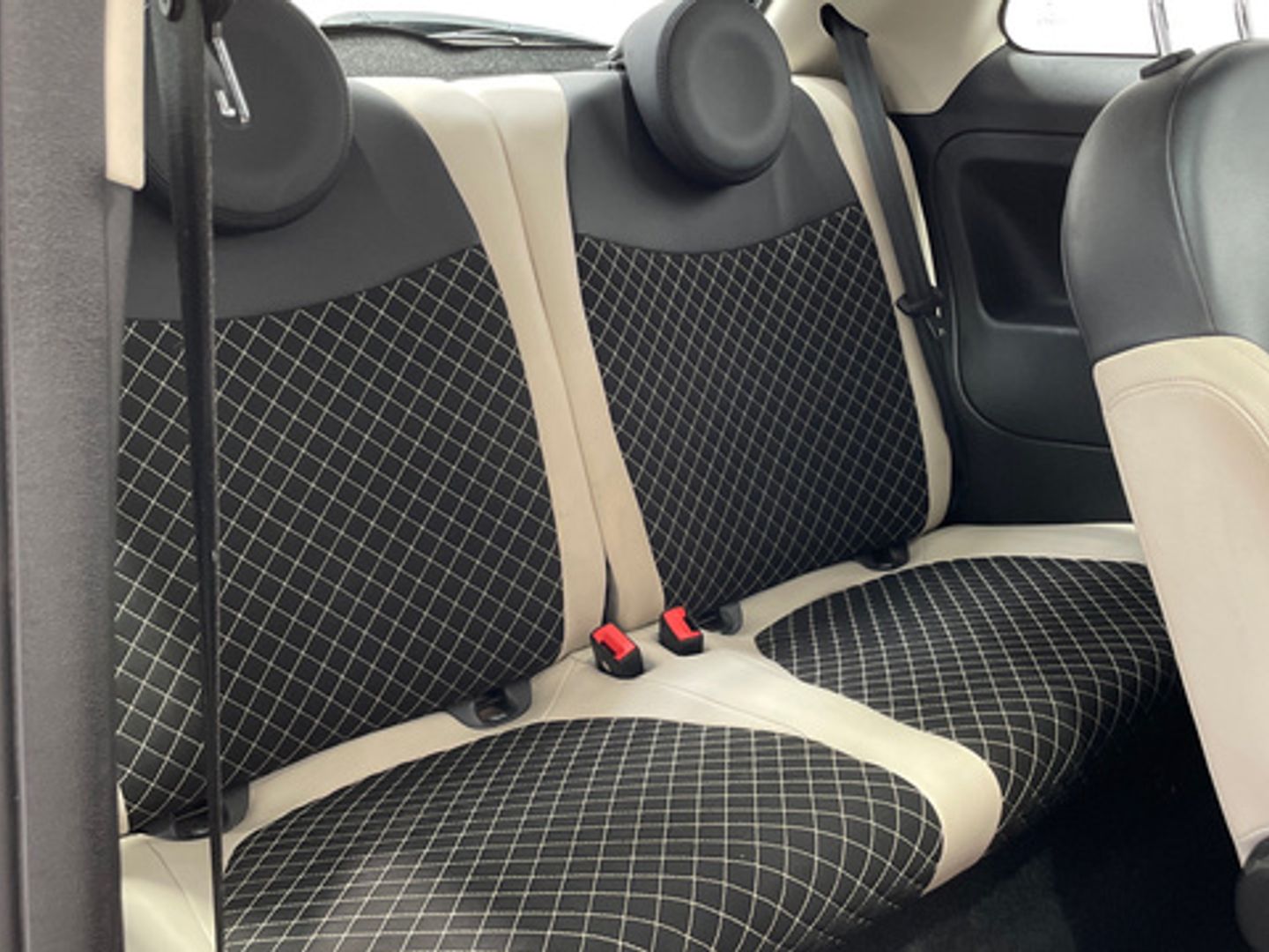 Fiat 500 1.0 Hybrid Dolcevita 51 kW (70 CV)