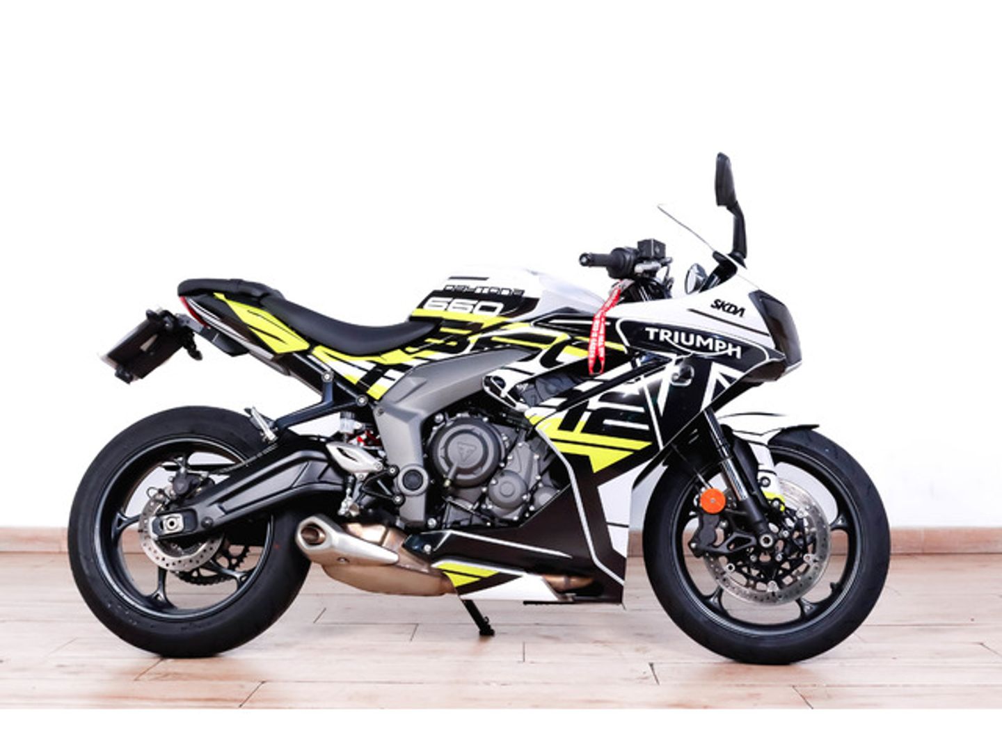 Triumph Daytona 660 Blanco Motorcycle