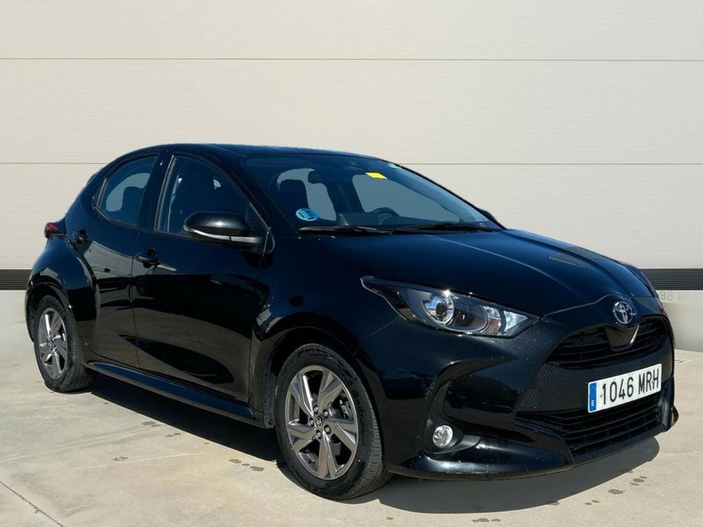 Toyota Yaris 120H Active Plus 85 kW (116 CV) Negro Sedan