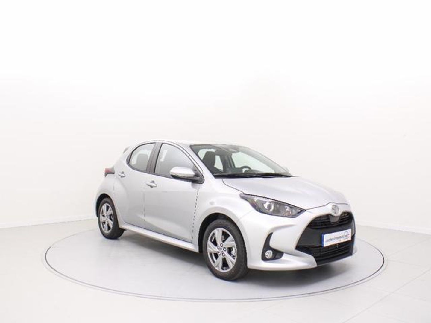 Toyota Yaris 120H Active Plus 85 kW (116 CV) Gris Sedan