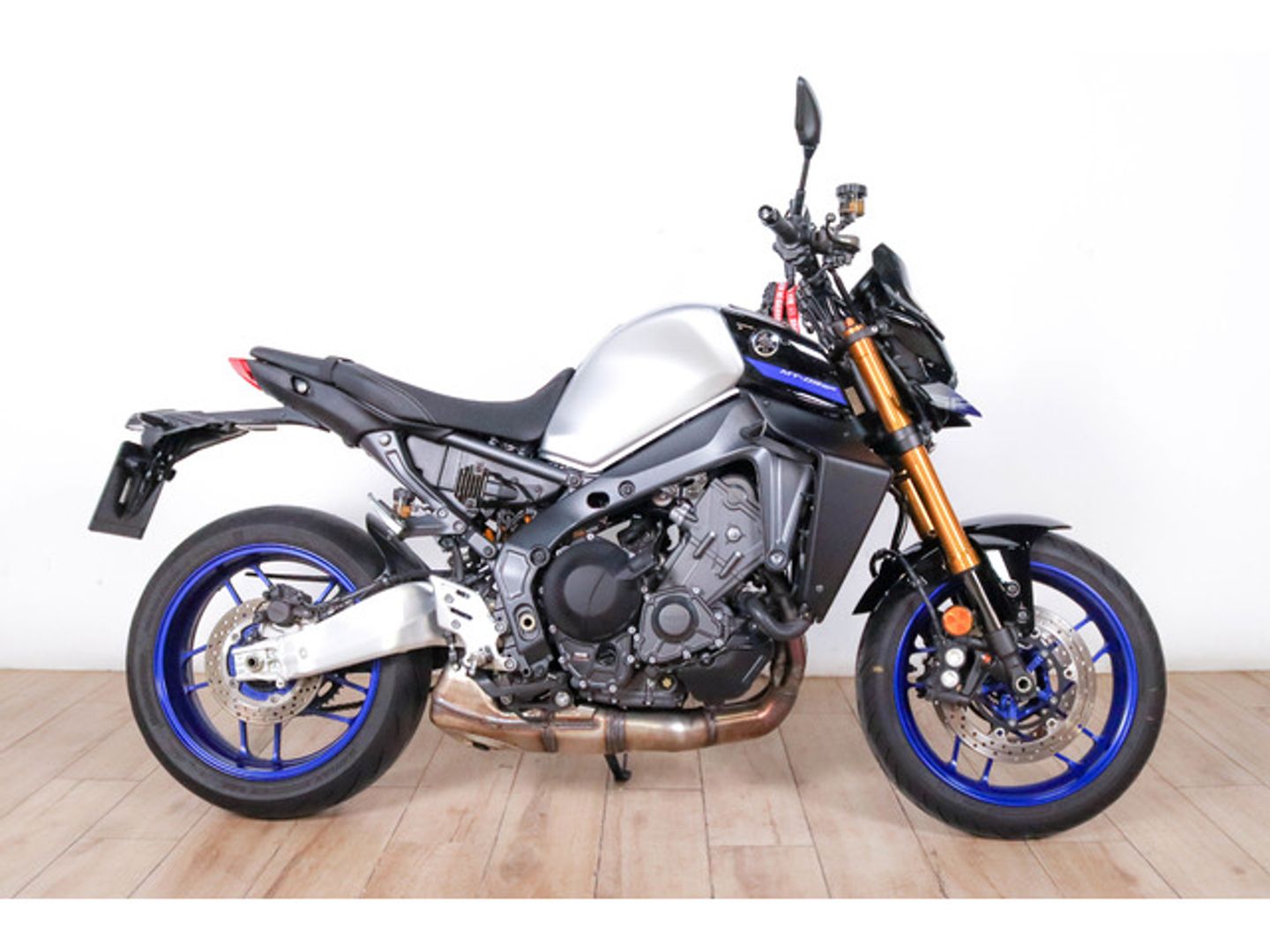 Yamaha MT -09 SP Gris Plata Motorcycle