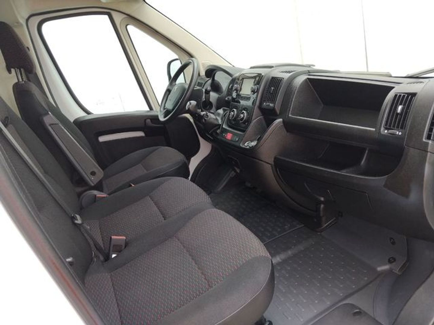 Peugeot Boxer Furgon BlueHDi 140 S&S Pack 335 L3 H2 103 kW (140 CV)