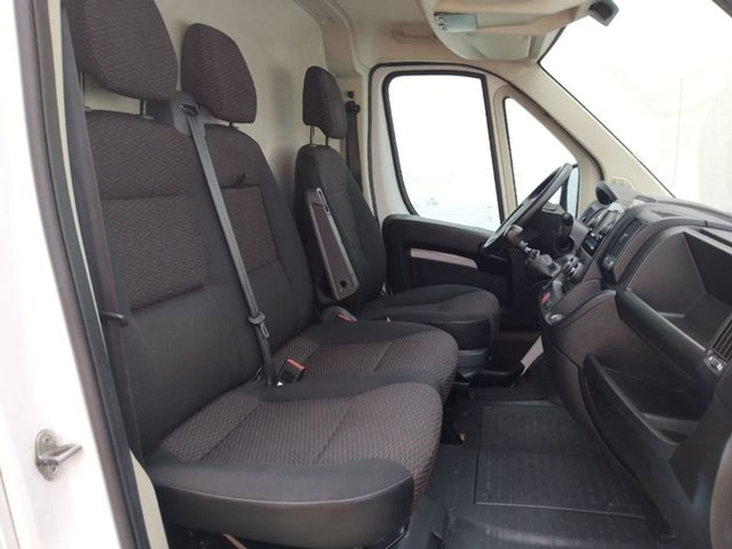 Peugeot Boxer Furgon BlueHDi 140 S&S Pack 335 L3 H2 103 kW (140 CV)