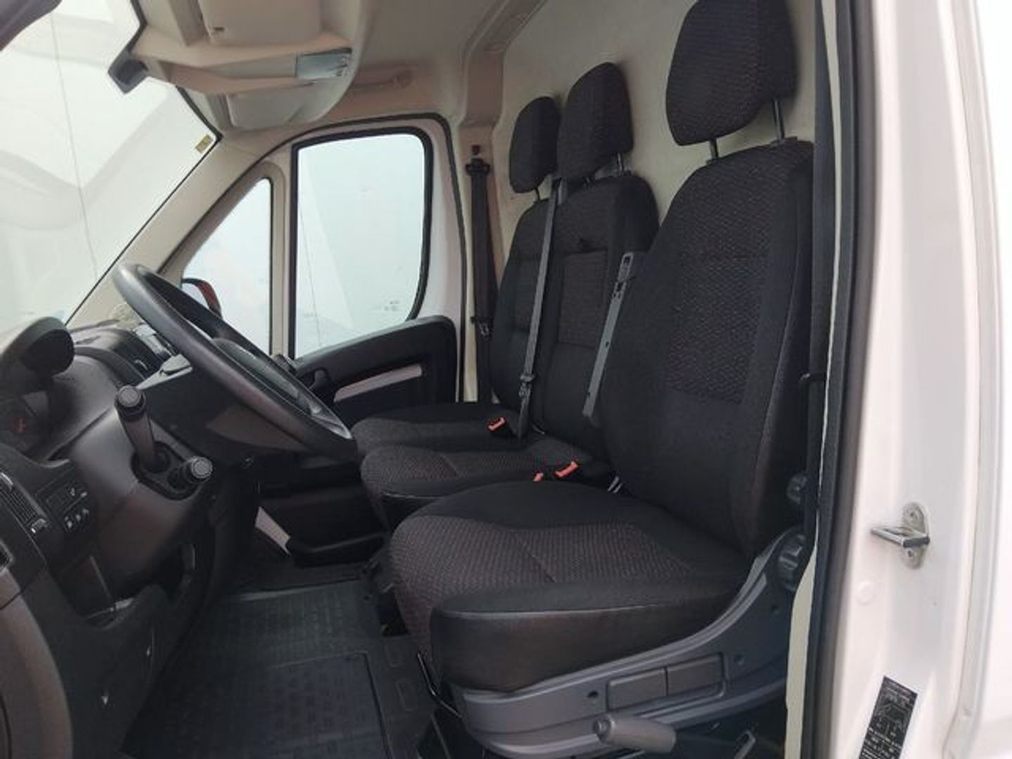 Peugeot Boxer Furgon BlueHDi 140 S&S Pack 335 L3 H2 103 kW (140 CV)