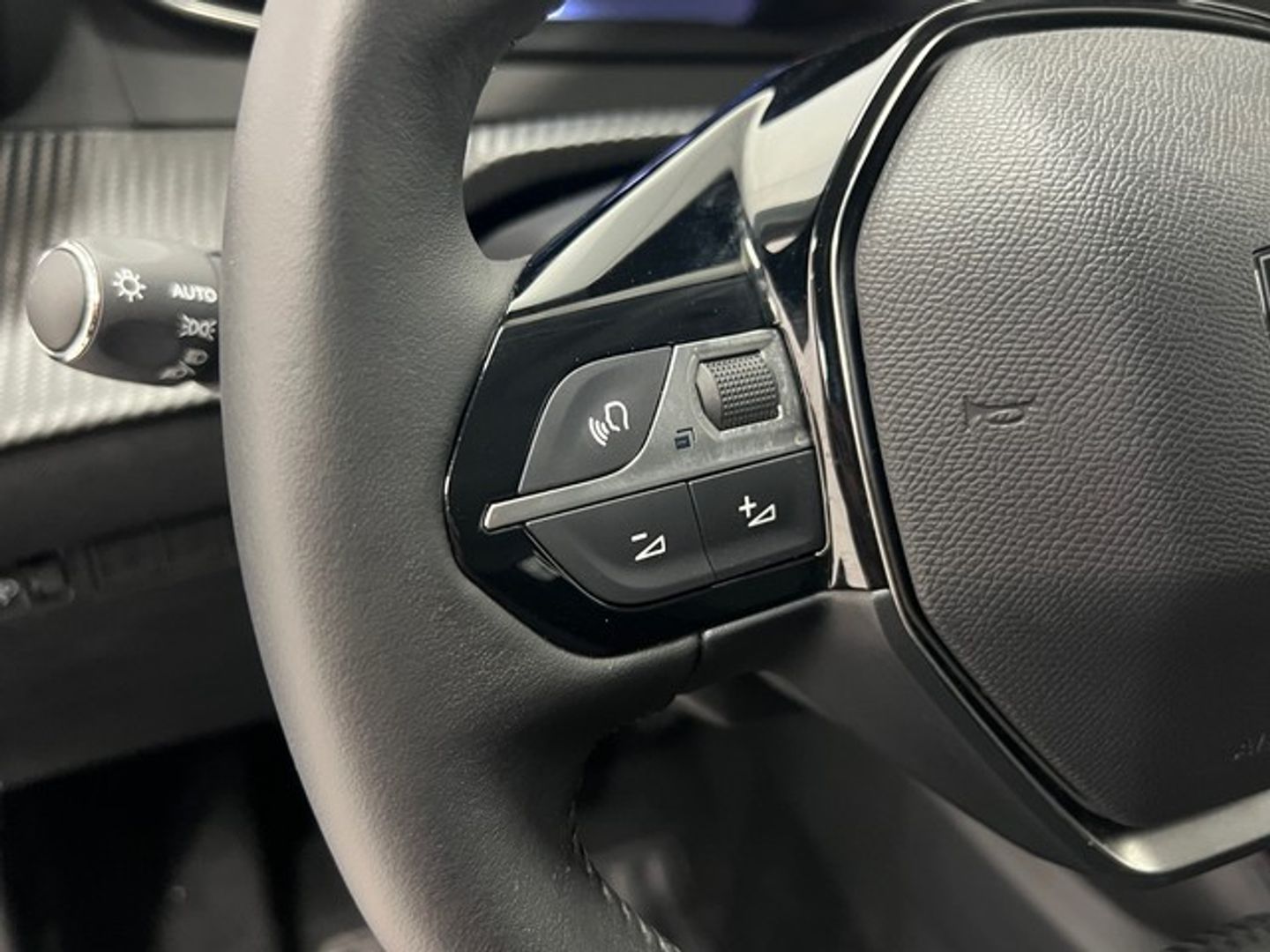 Peugeot 208 PureTech 100 Allure 75 kW (100 CV)