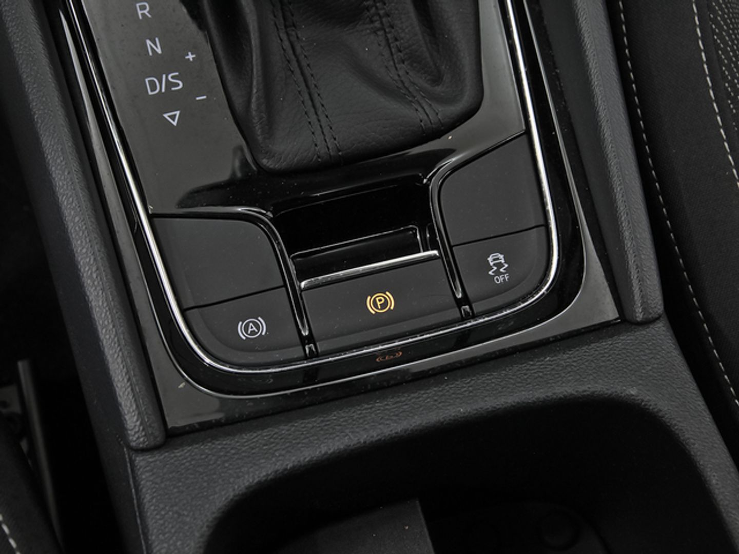 Skoda Karoq 1.5 TSI ACT Design DSG 110 kW (150 CV)