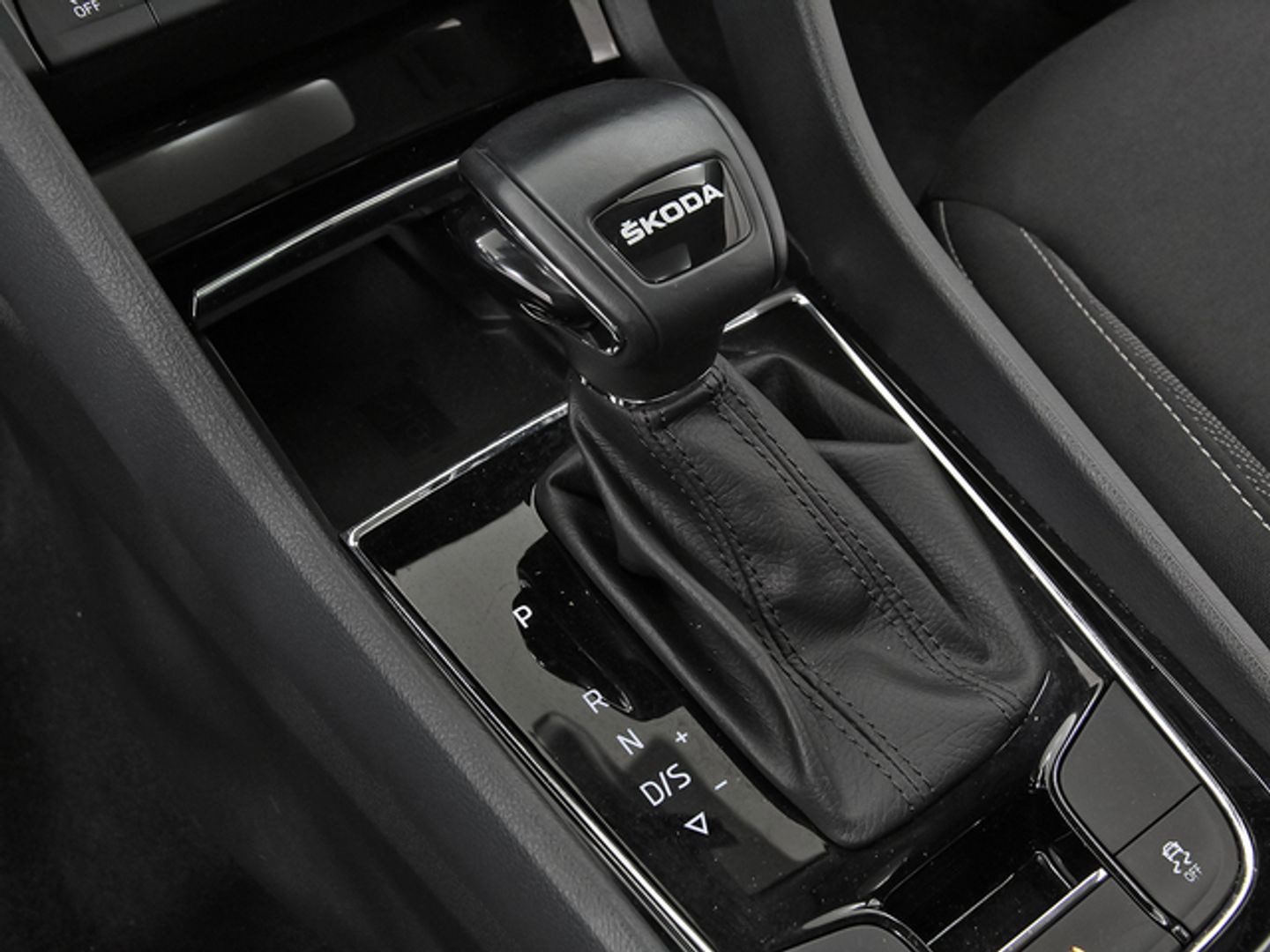 Skoda Karoq 1.5 TSI ACT Design DSG 110 kW (150 CV)