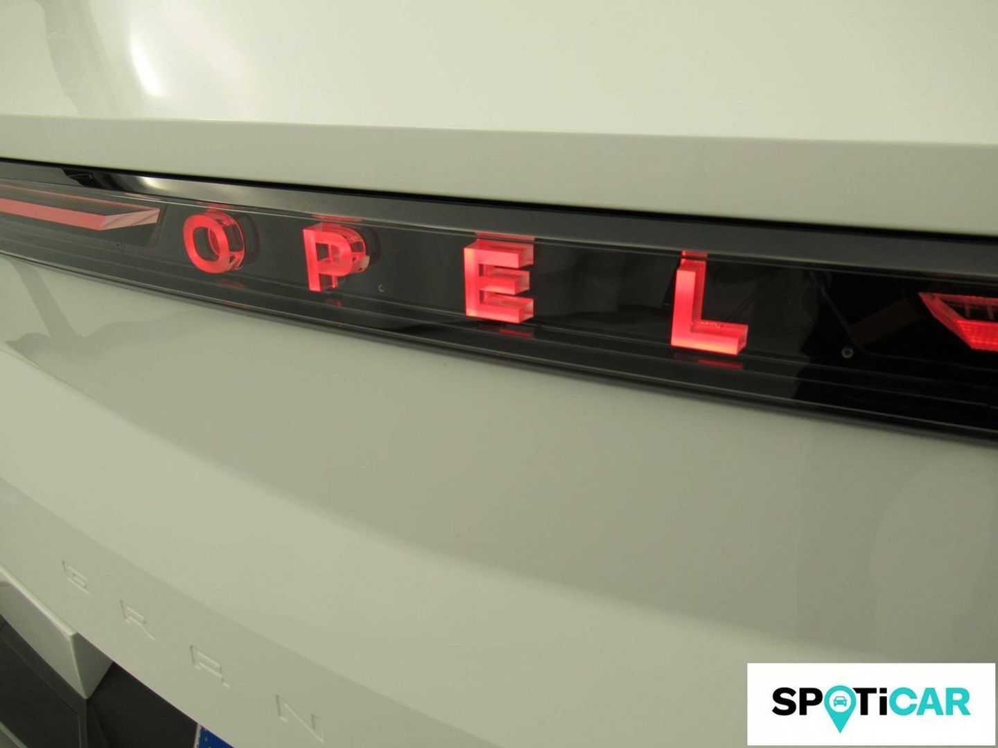 Opel Crossland 1.2T XHT Hybrid GS eDCT6 100 kW (136 CV)
