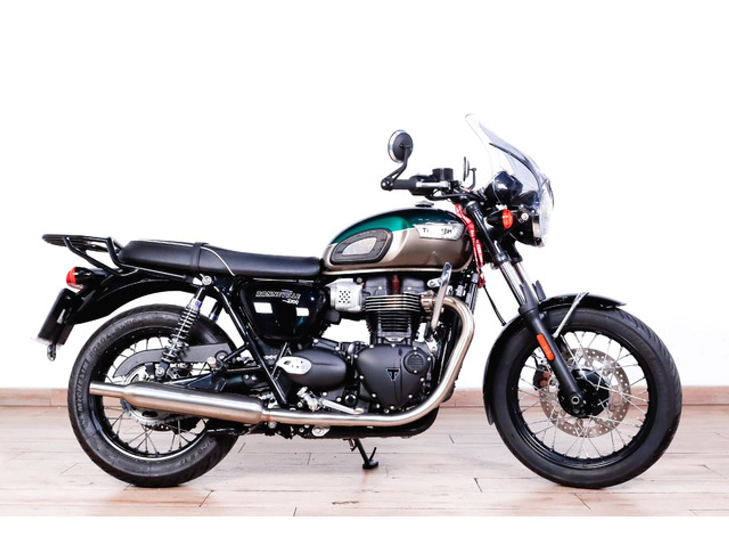 Triumph Bonneville T 100 Beige Motorcycle