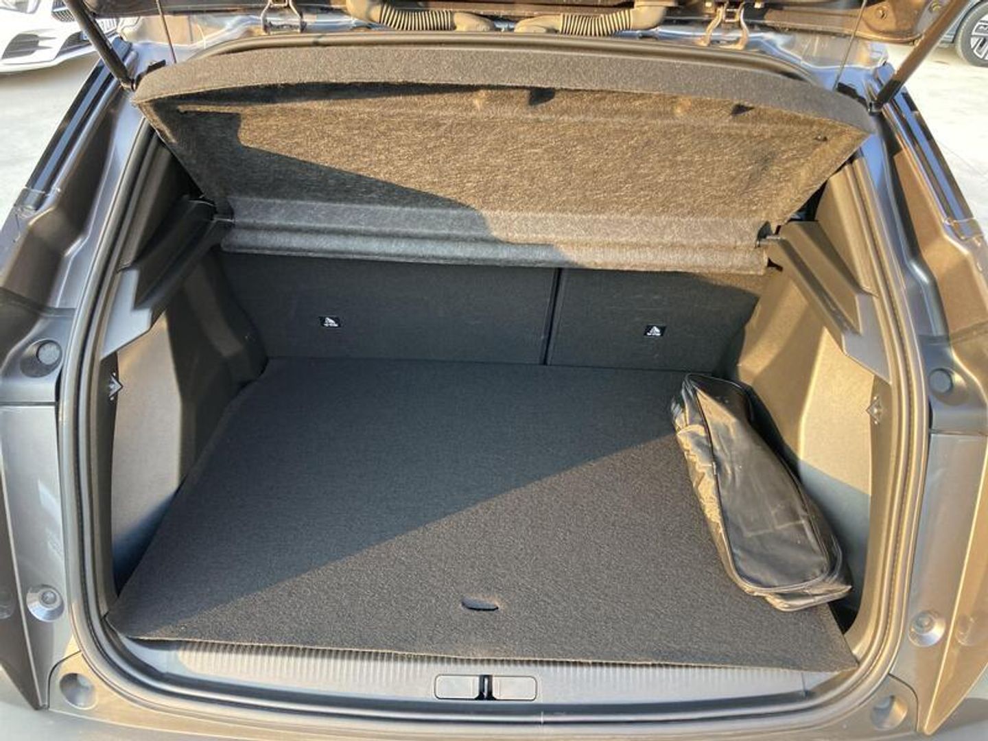 Peugeot 2008 PureTech 130 S&S Allure Pack EAT8 96 kW (130 CV)
