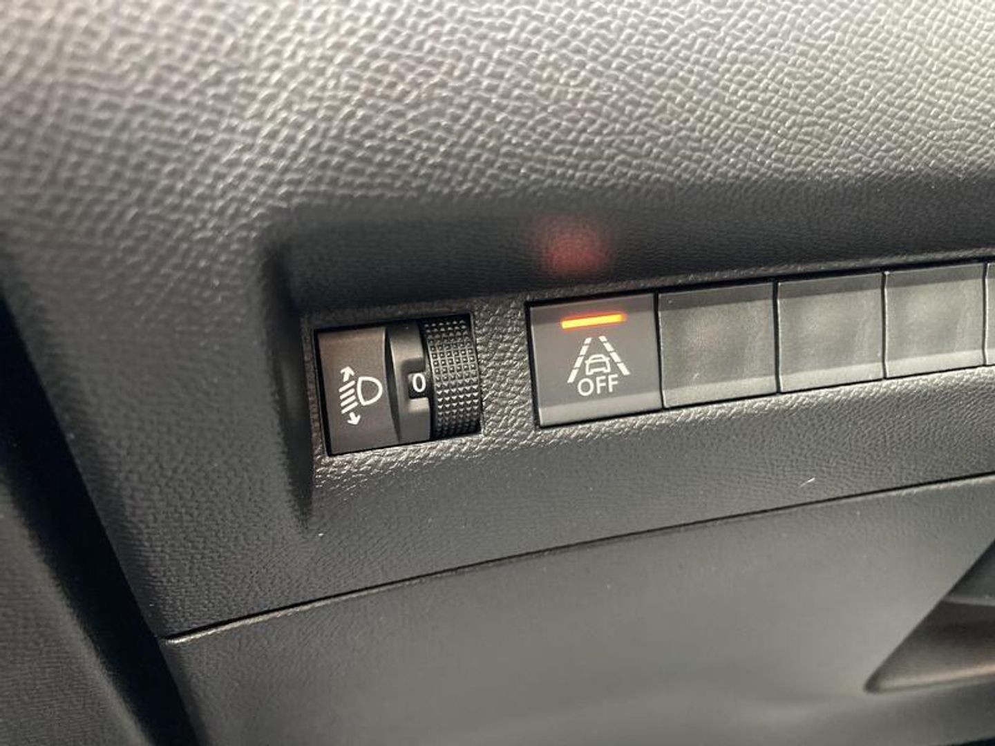 Peugeot 2008 PureTech 130 S&S Allure Pack EAT8 96 kW (130 CV)
