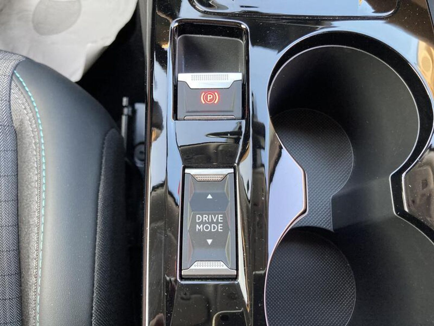 Peugeot 2008 PureTech 130 S&S Allure Pack EAT8 96 kW (130 CV)