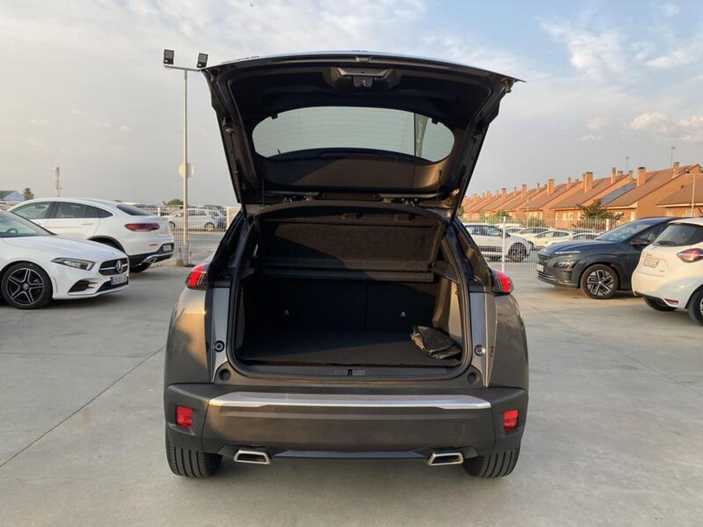 Peugeot 2008 PureTech 130 S&S Allure Pack EAT8 96 kW (130 CV)