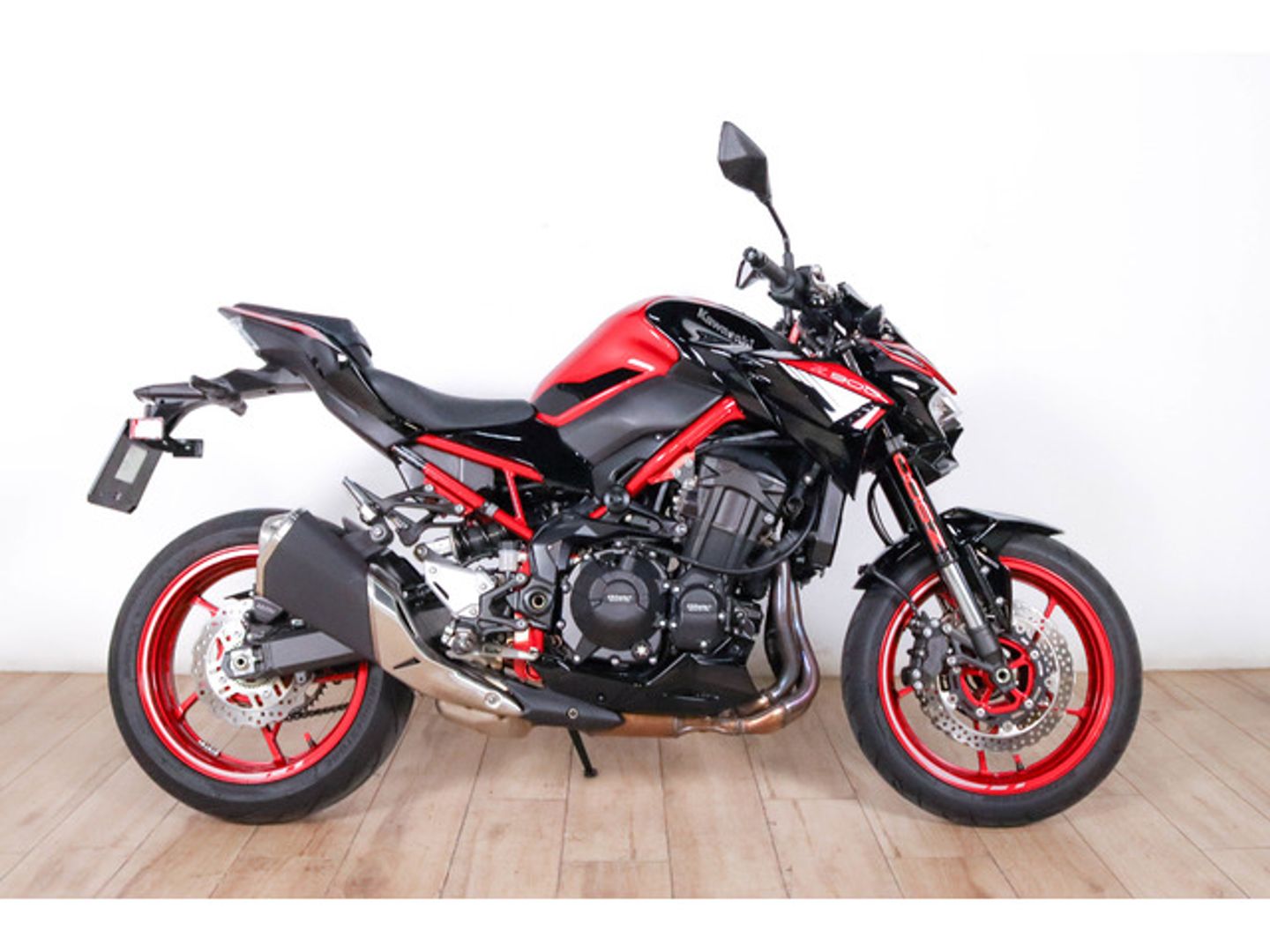 Kawasaki Z900 Rojo Motorcycle