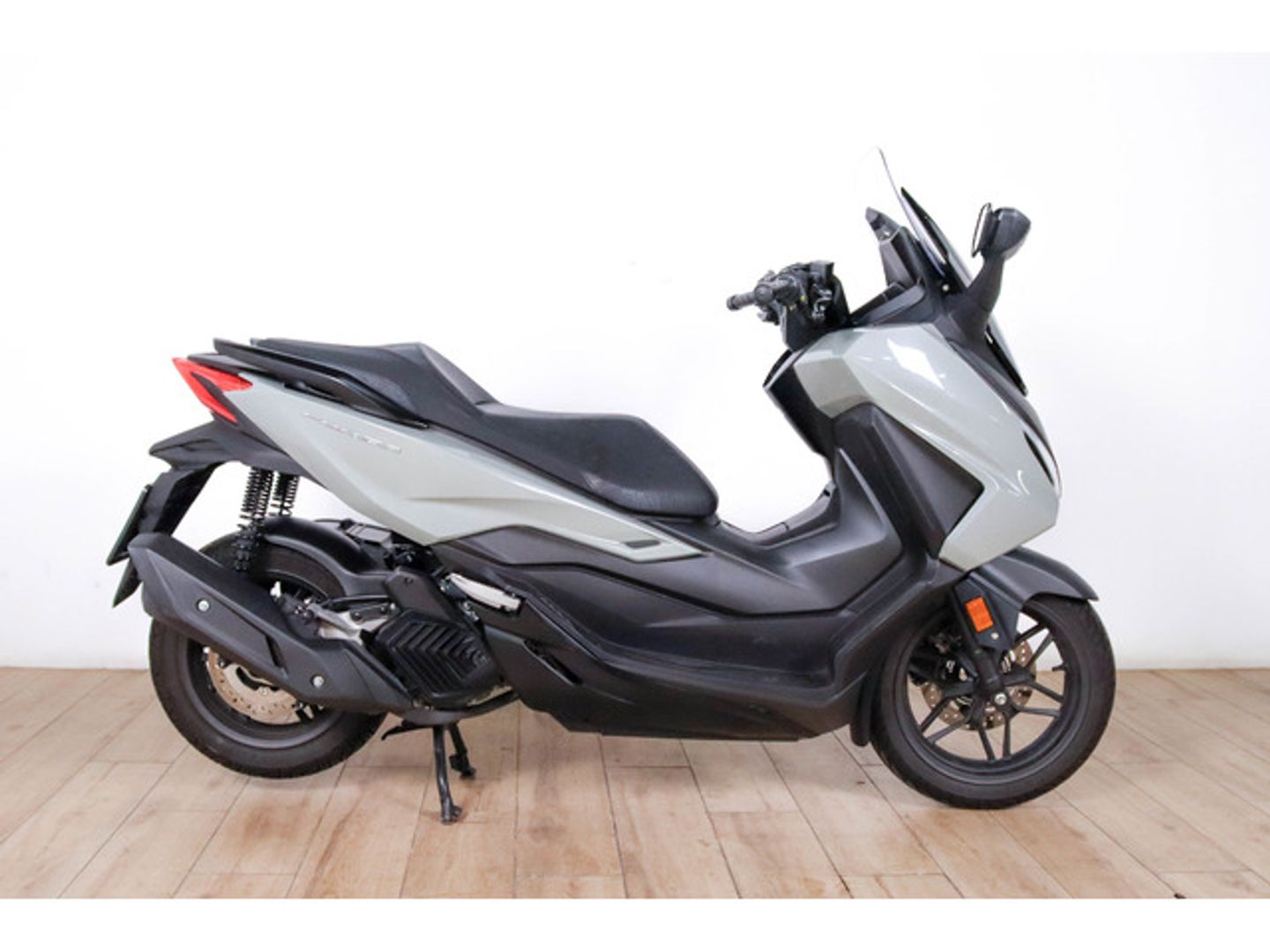 Honda Forza 125 Gris Motorcycle