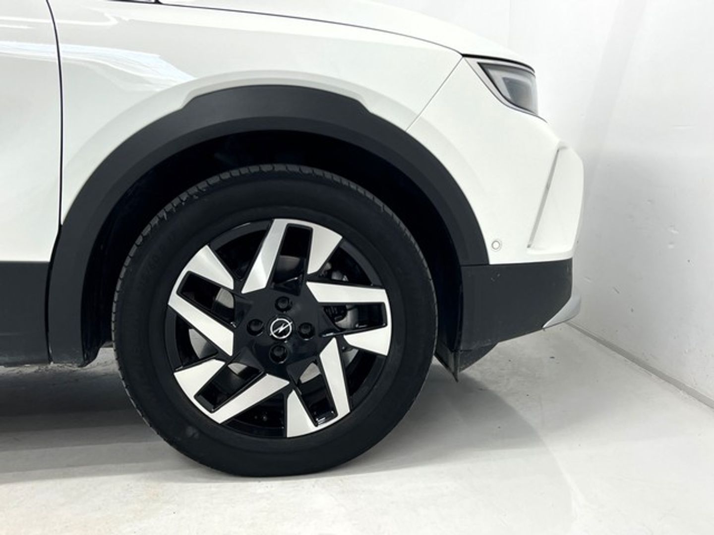 Opel Mokka-e BEV 50kWh Business Elegance-e 100 kW (136 CV)
