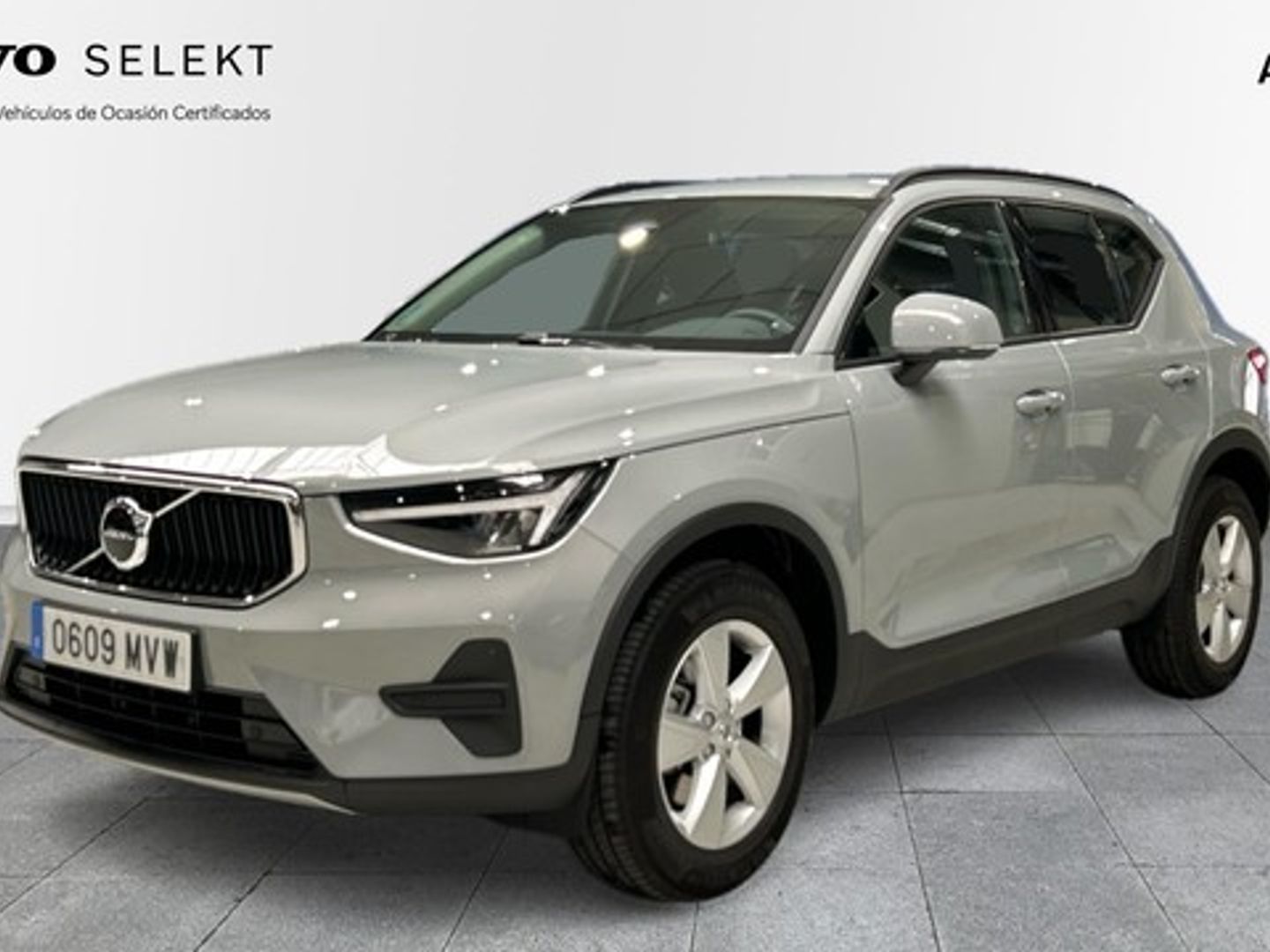 Volvo XC40 B3 G Essential Auto 120 kW (163 CV) Gris All Terrain / Pick-up