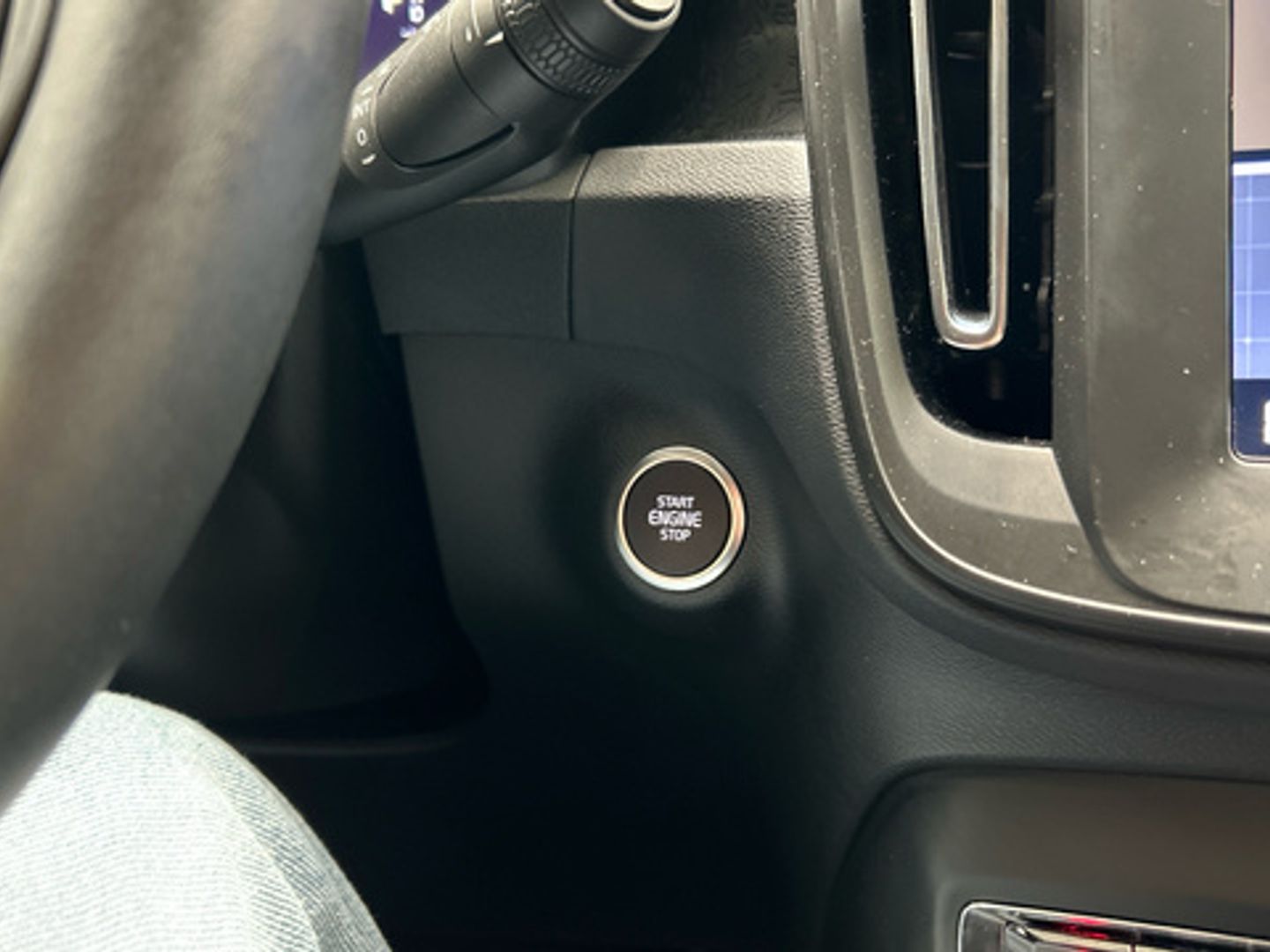 Volvo XC40 B3 G Essential Auto 120 kW (163 CV)