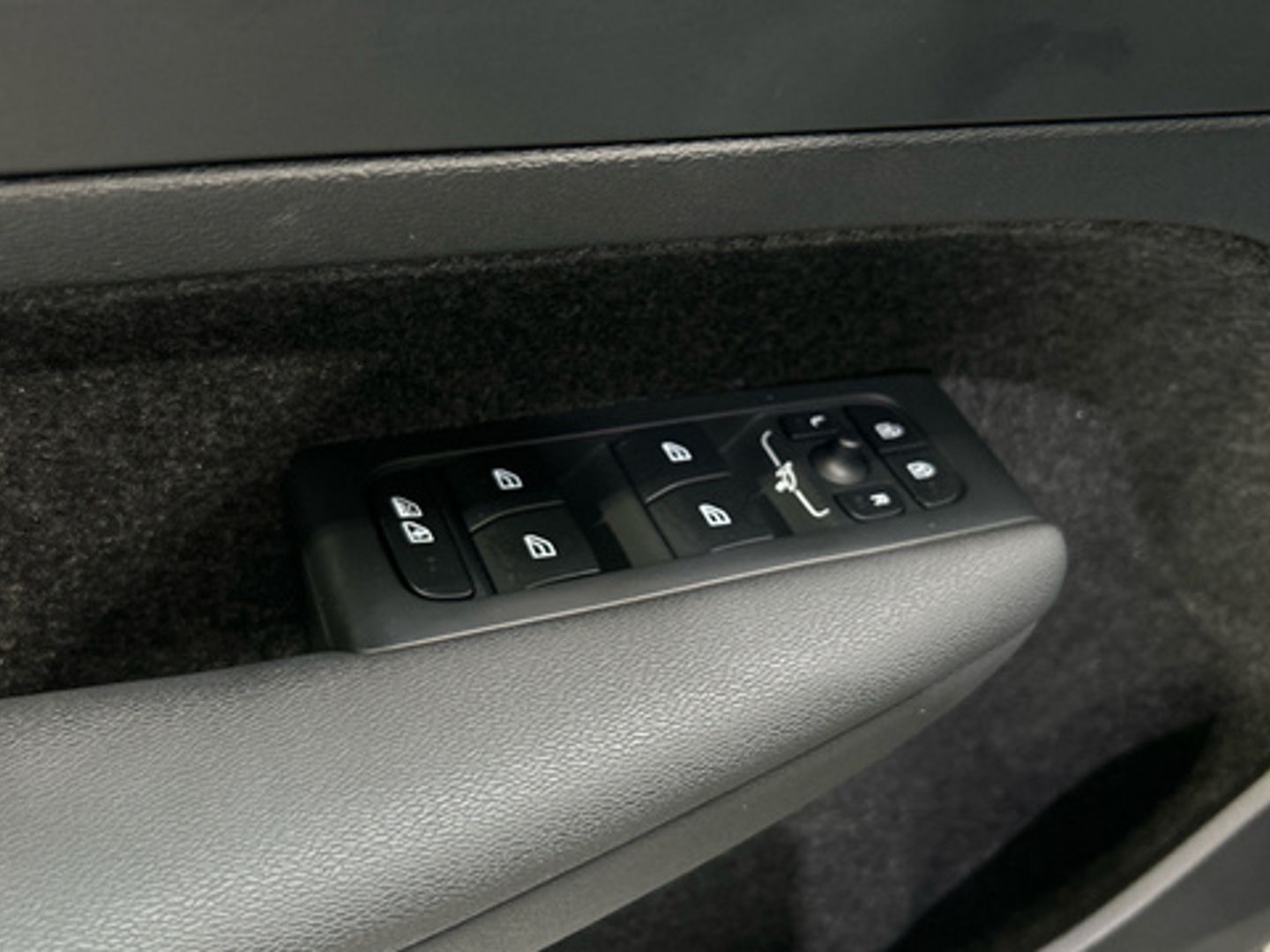 Volvo XC40 B3 G Essential Auto 120 kW (163 CV)